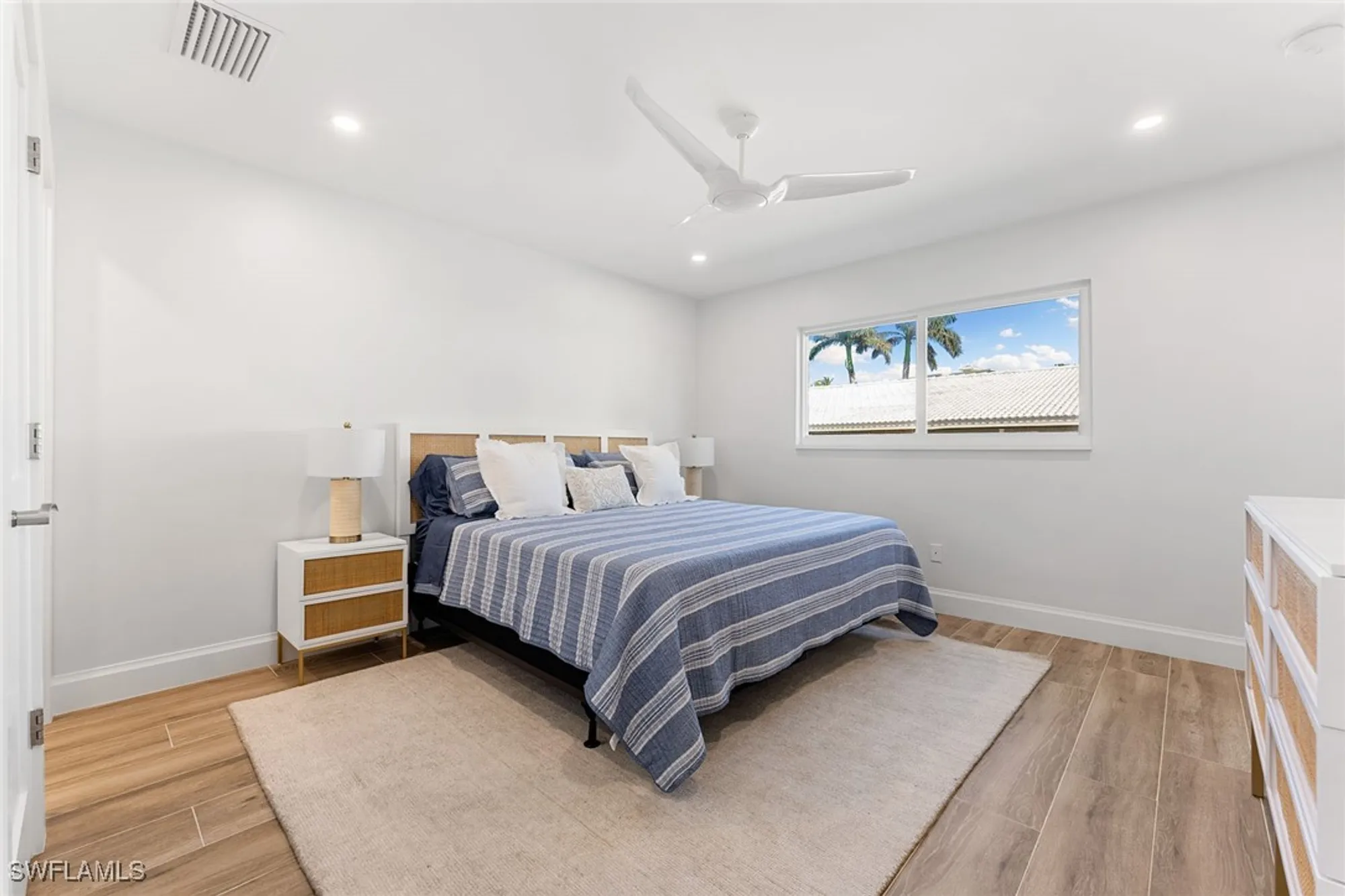 Property Slideshow image 25 of 37 | 2100 gulf shore blvd 107, Naples, FL, 34102
