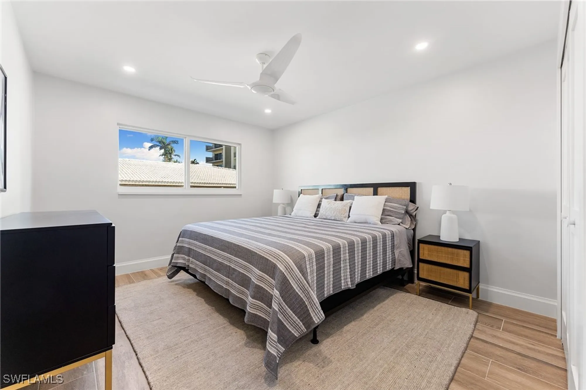 Property Slideshow image 28 of 37 | 2100 gulf shore blvd 107, Naples, FL, 34102