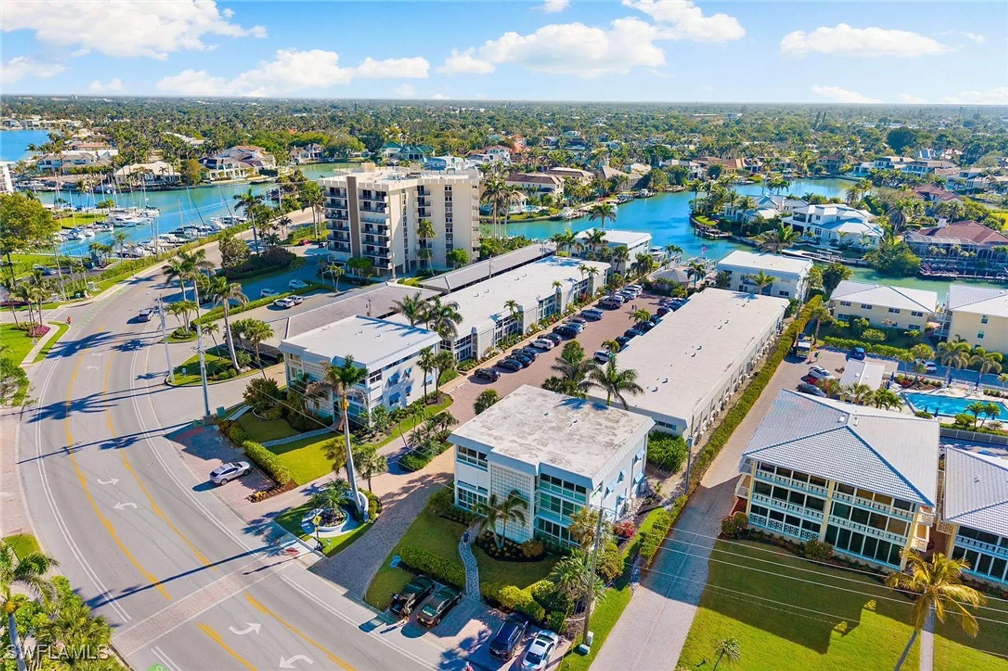 Property Slideshow image 7 of 37 | 2100 gulf shore blvd 107, Naples, FL, 34102