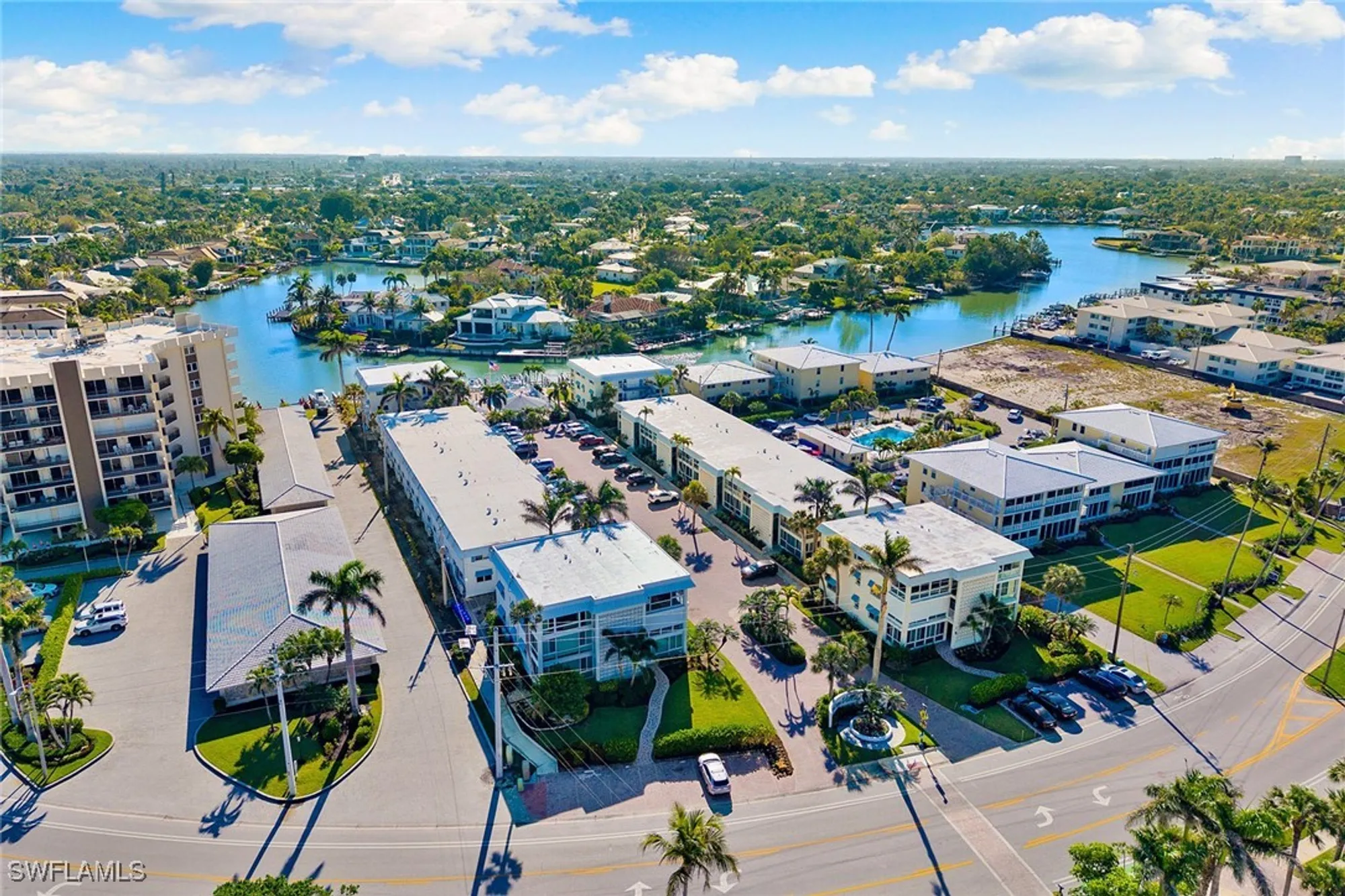 Property Slideshow image 8 of 37 | 2100 gulf shore blvd 107, Naples, FL, 34102