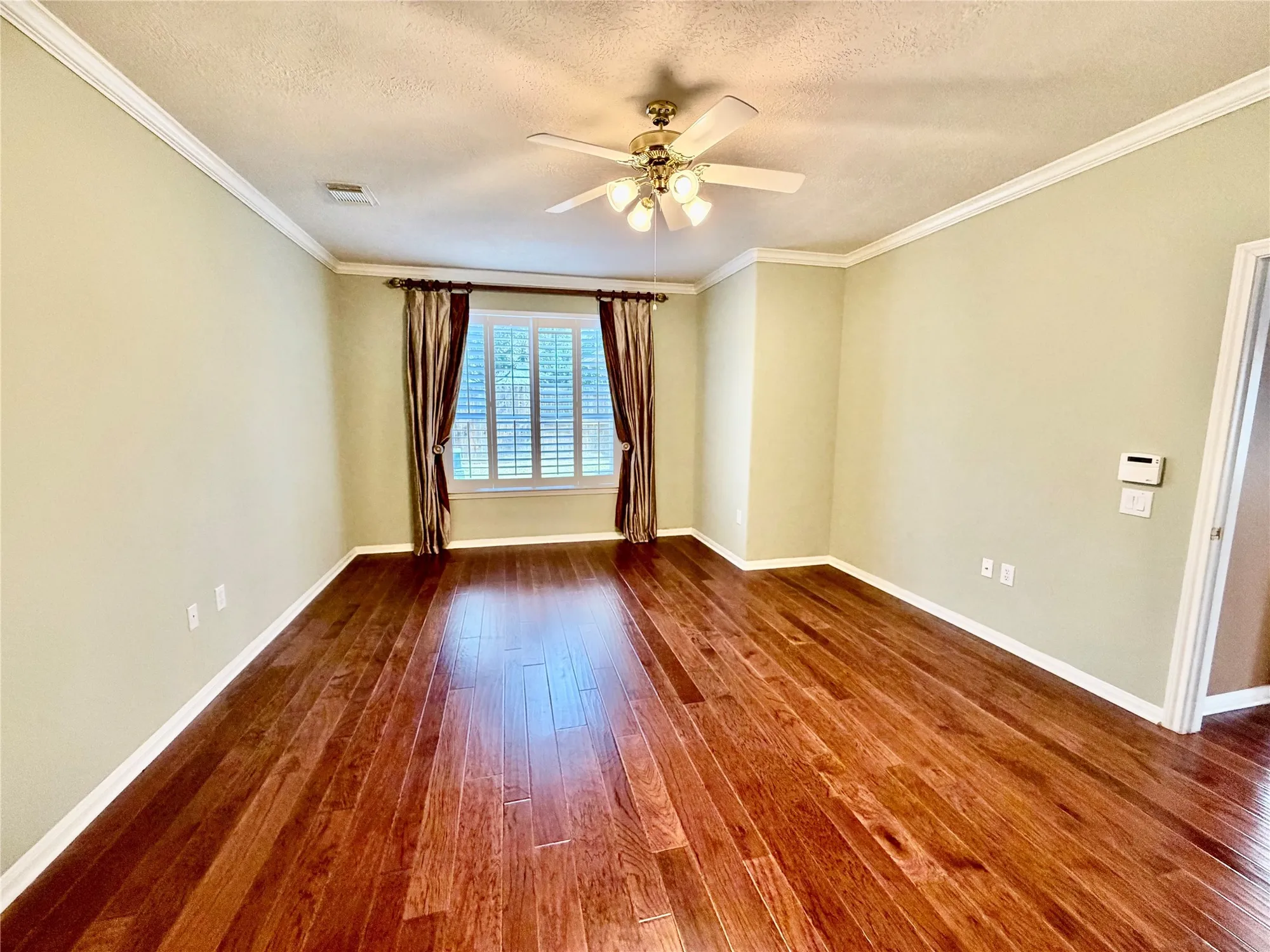 Property Slideshow image 19 of 33 | 1407 capri place ln, Pearland, TX, 77581