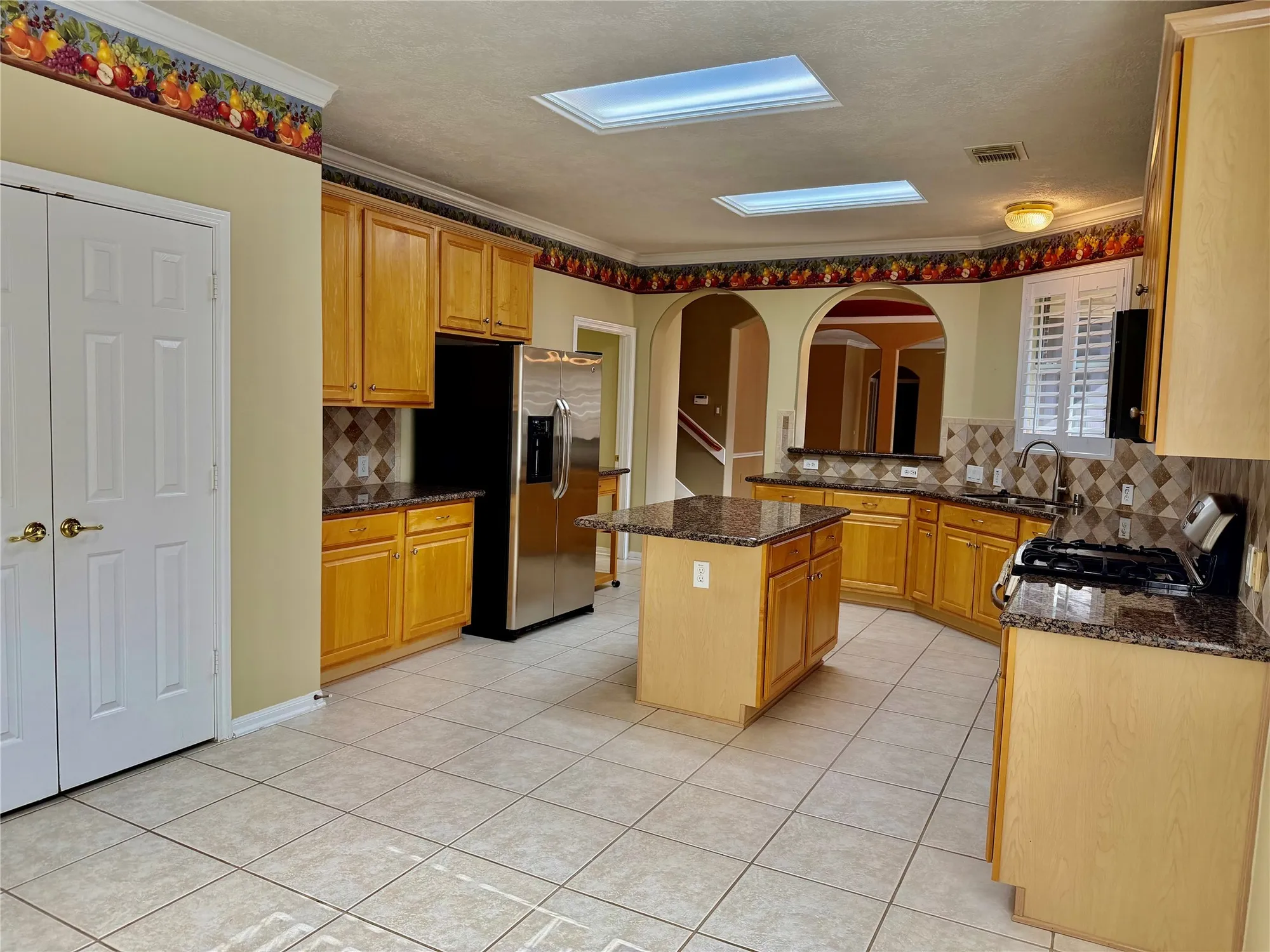 Property Slideshow image 10 of 33 | 1407 capri place ln, Pearland, TX, 77581