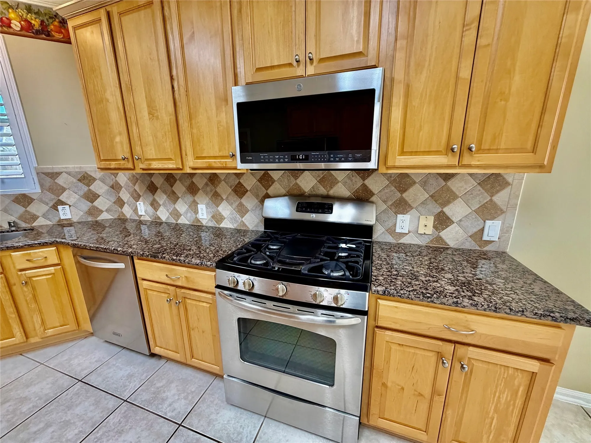 Property Slideshow image 12 of 33 | 1407 capri place ln, Pearland, TX, 77581