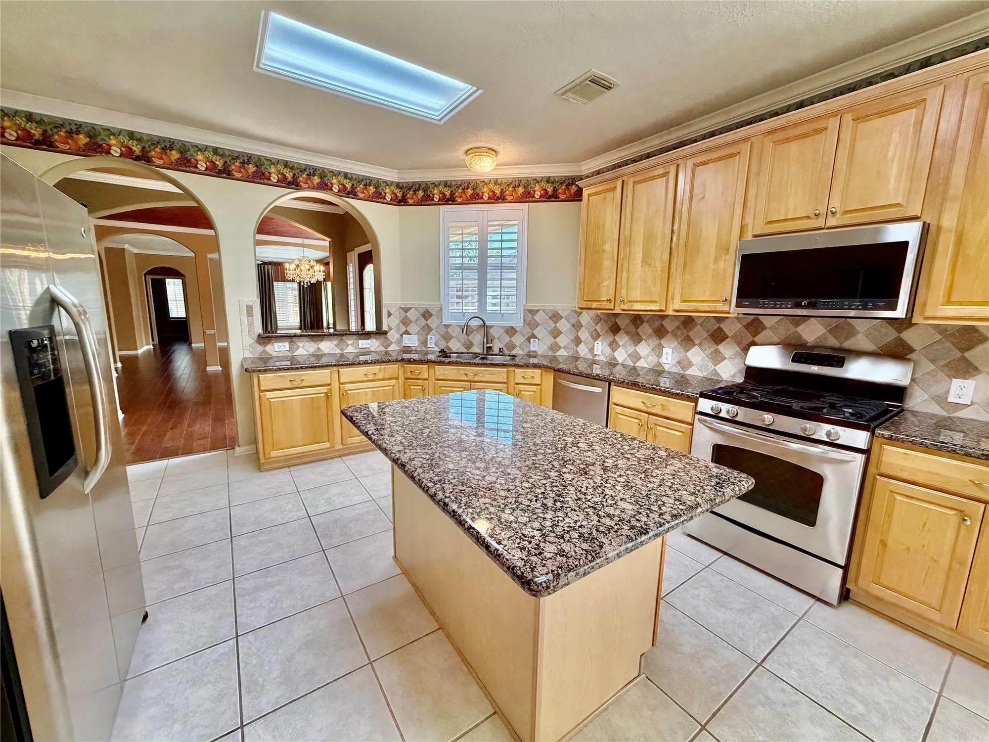 Property Slideshow image 13 of 33 | 1407 capri place ln, Pearland, TX, 77581