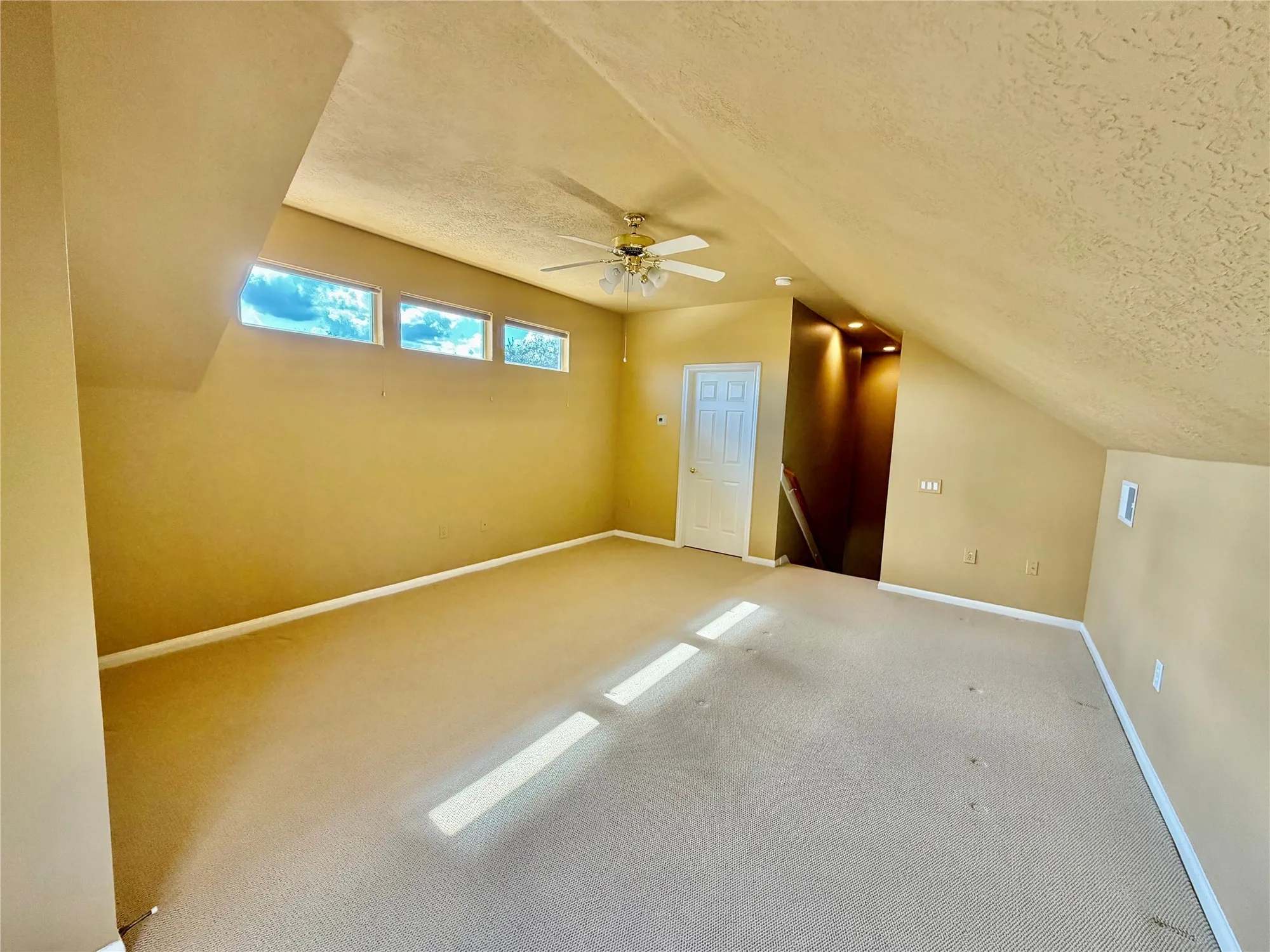 Property Slideshow image 25 of 33 | 1407 capri place ln, Pearland, TX, 77581