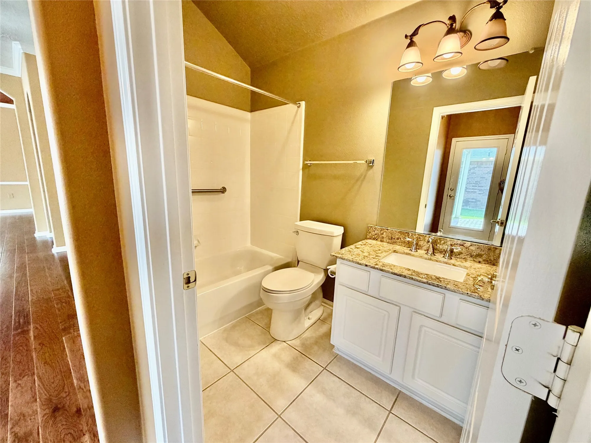 Property Slideshow image 28 of 33 | 1407 capri place ln, Pearland, TX, 77581