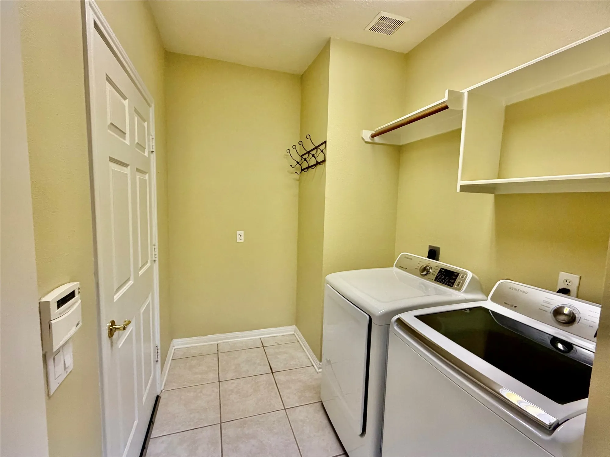 Property Slideshow image 29 of 33 | 1407 capri place ln, Pearland, TX, 77581