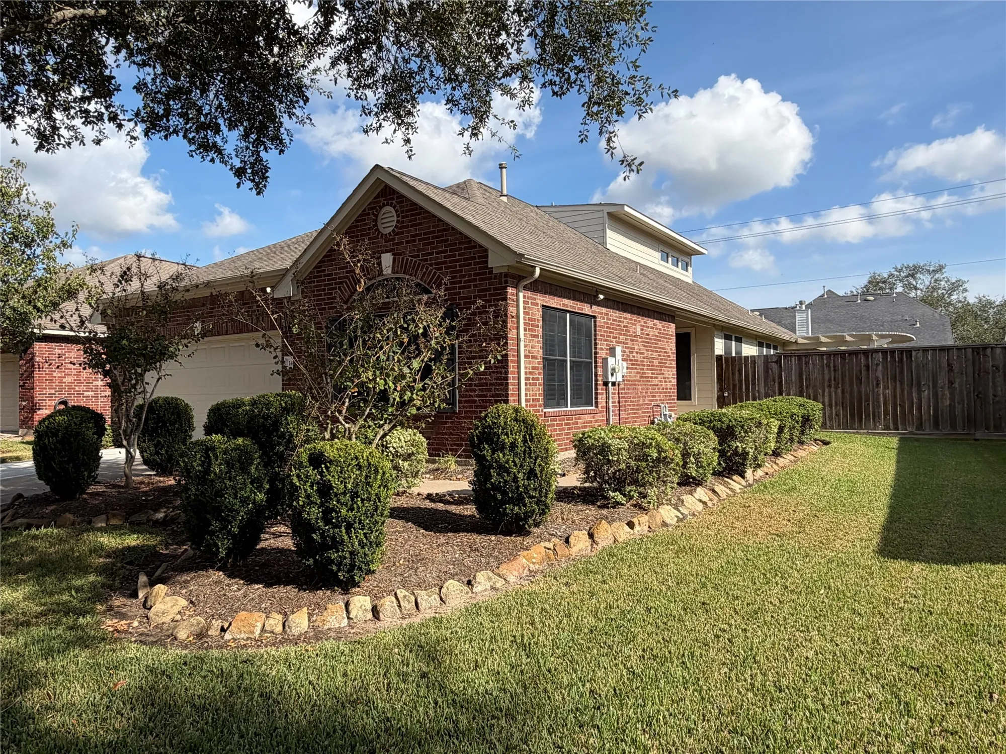 Property Slideshow image 2 of 33 | 1407 capri place ln, Pearland, TX, 77581