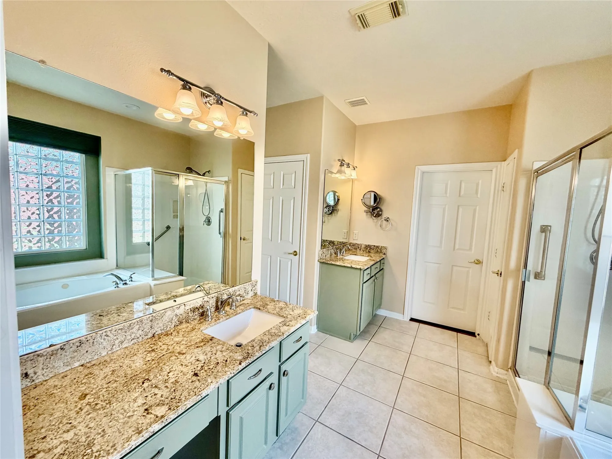 Property Slideshow image 21 of 33 | 1407 capri place ln, Pearland, TX, 77581