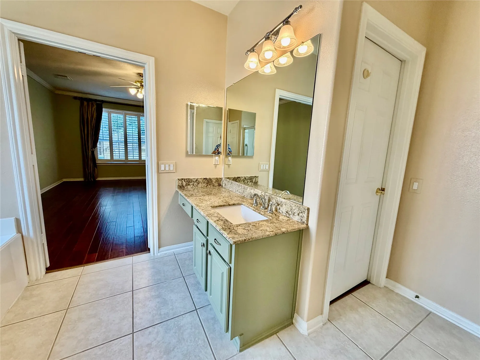Property Slideshow image 22 of 33 | 1407 capri place ln, Pearland, TX, 77581