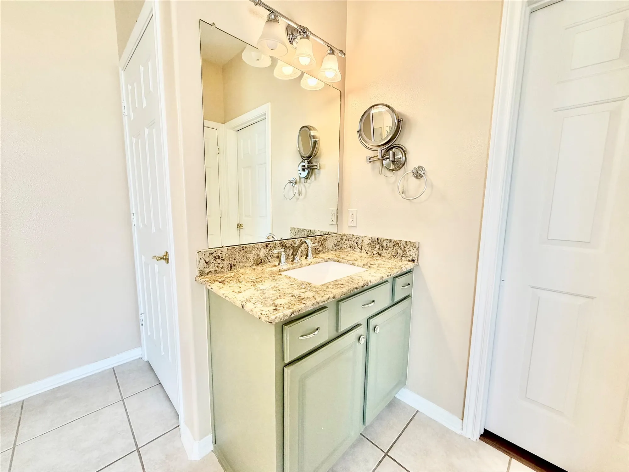 Property Slideshow image 23 of 33 | 1407 capri place ln, Pearland, TX, 77581