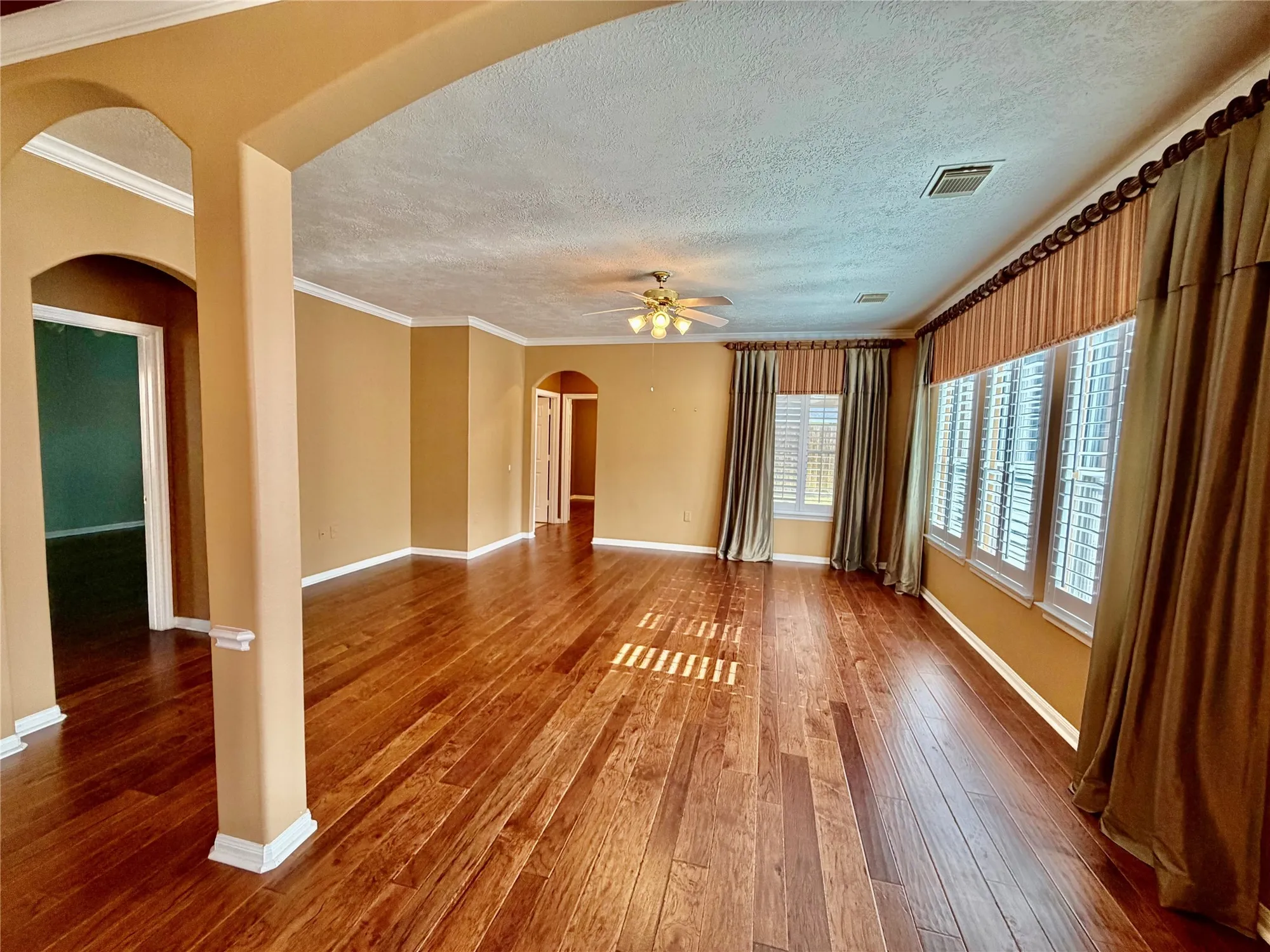 Property Slideshow image 4 of 33 | 1407 capri place ln, Pearland, TX, 77581