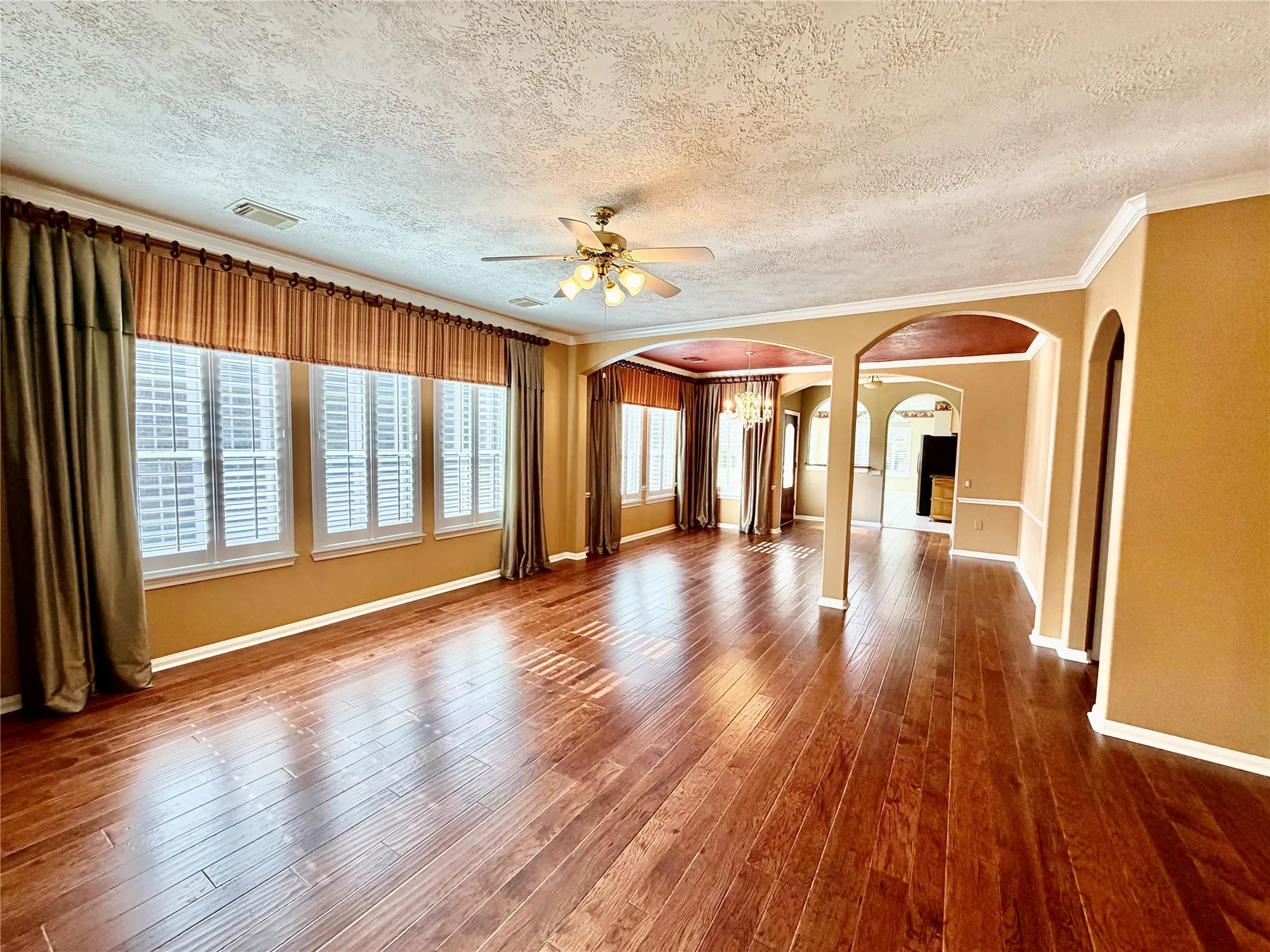 Property Slideshow image 6 of 33 | 1407 capri place ln, Pearland, TX, 77581