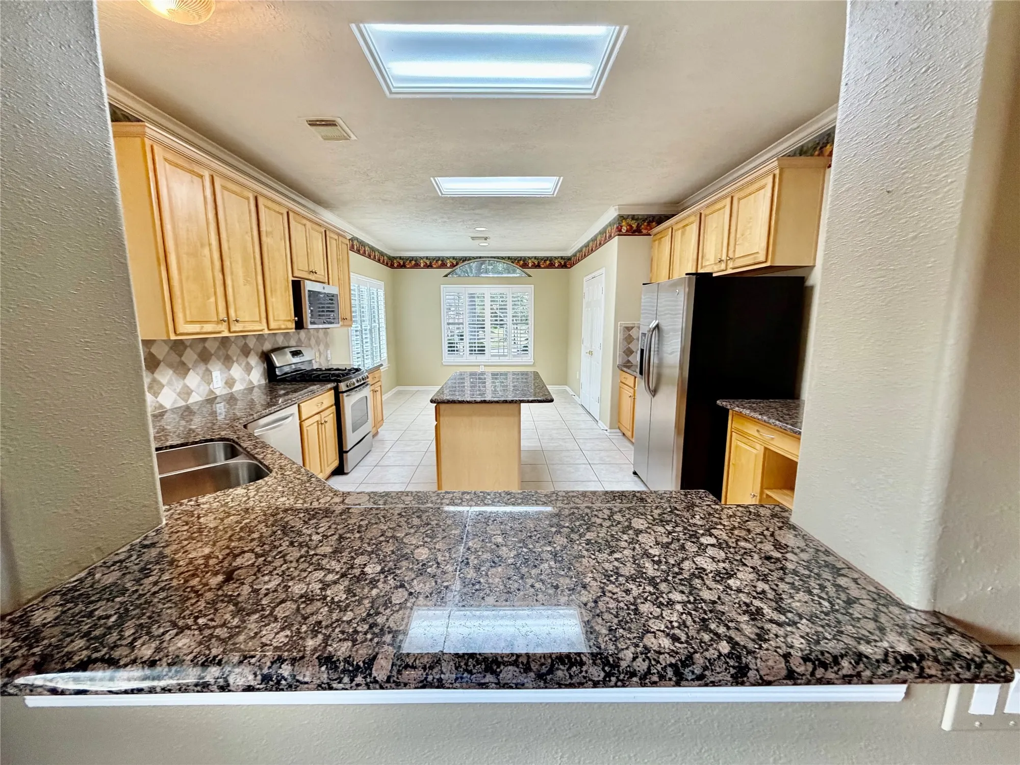 Property Slideshow image 8 of 33 | 1407 capri place ln, Pearland, TX, 77581