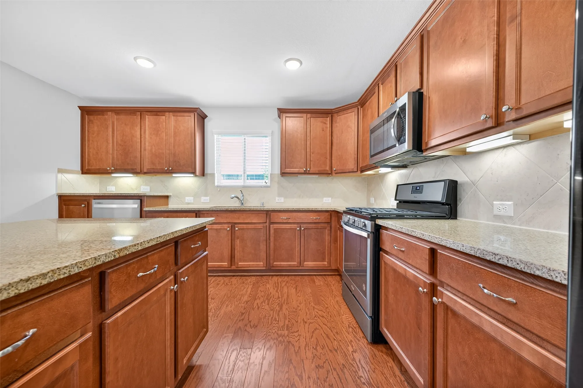 Property Slideshow image 25 of 47 | 3002 rock rose ln, Richmond, TX, 77469