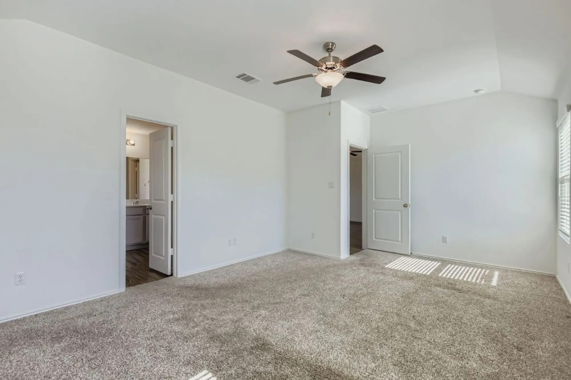 Property Slideshow image 11 of 28 | 128 concho brook bnd, Georgetown, TX, 78626