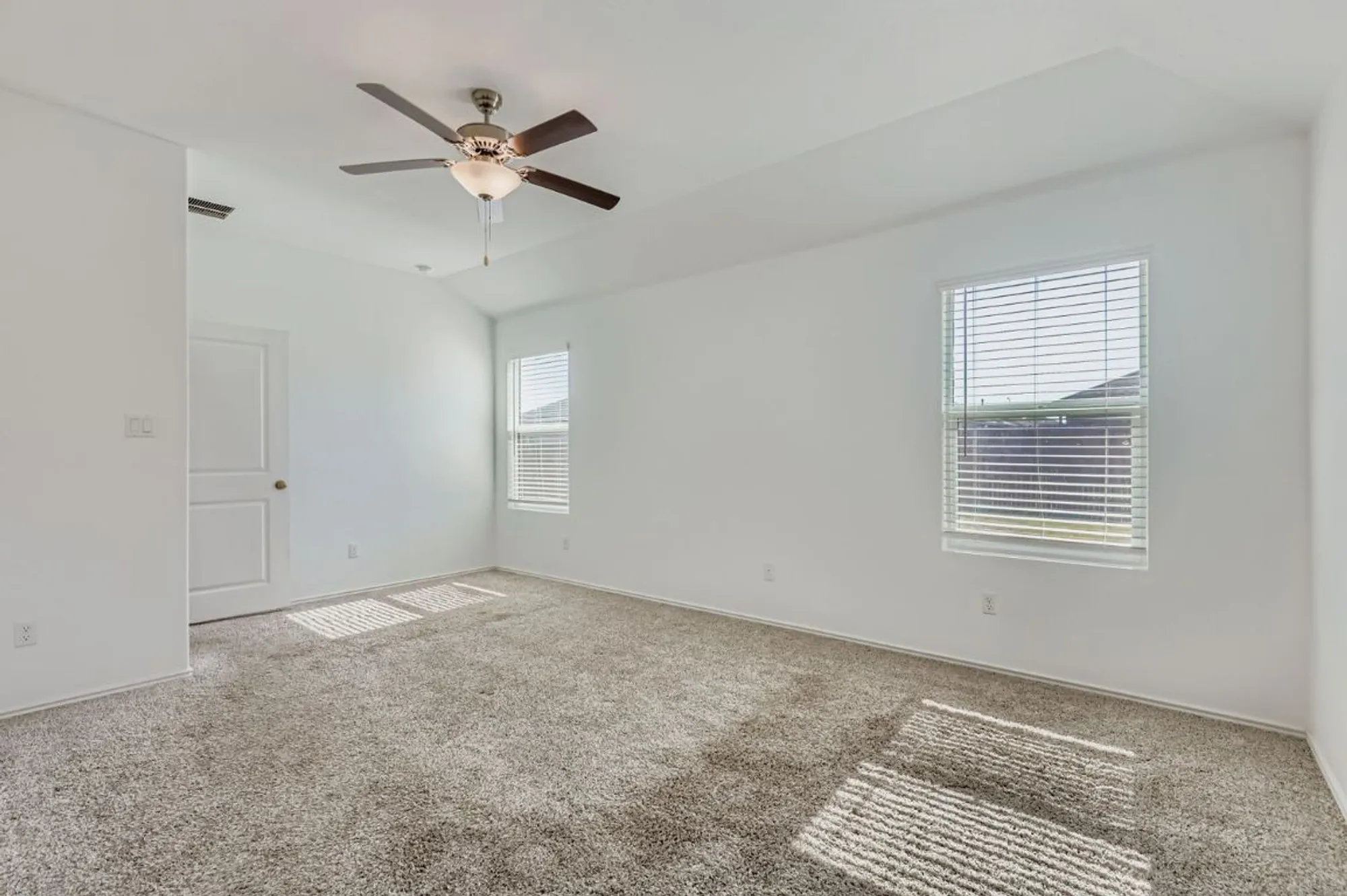 Property Slideshow image 12 of 28 | 128 concho brook bnd, Georgetown, TX, 78626