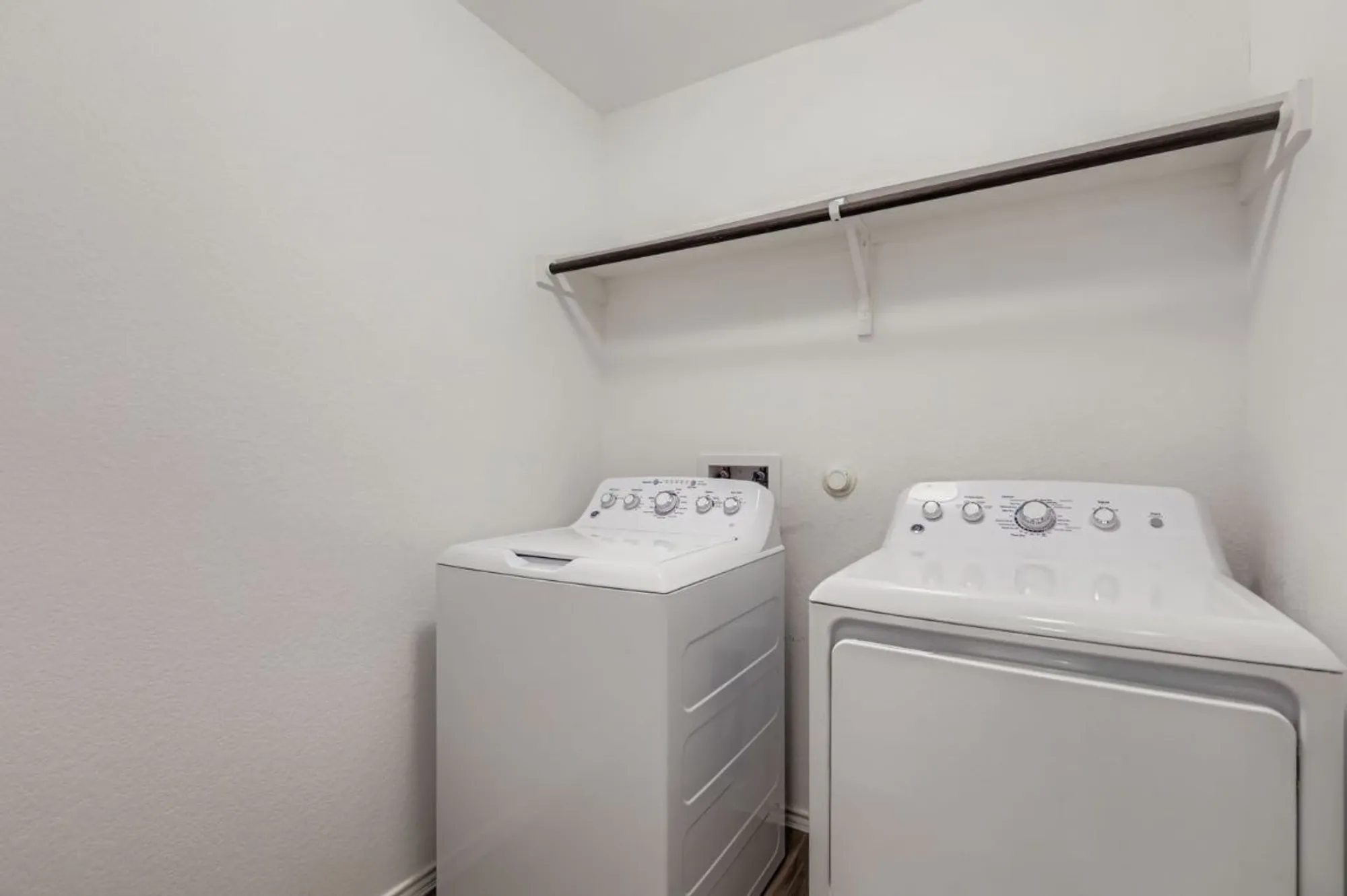 Property Slideshow image 25 of 28 | 128 concho brook bnd, Georgetown, TX, 78626