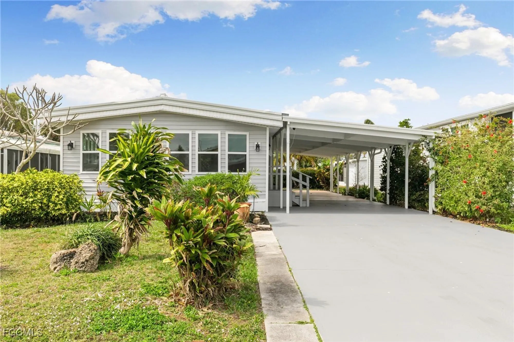 Property Slideshow image 1 of 28 | 57 san remo cir, Naples, FL, 34112