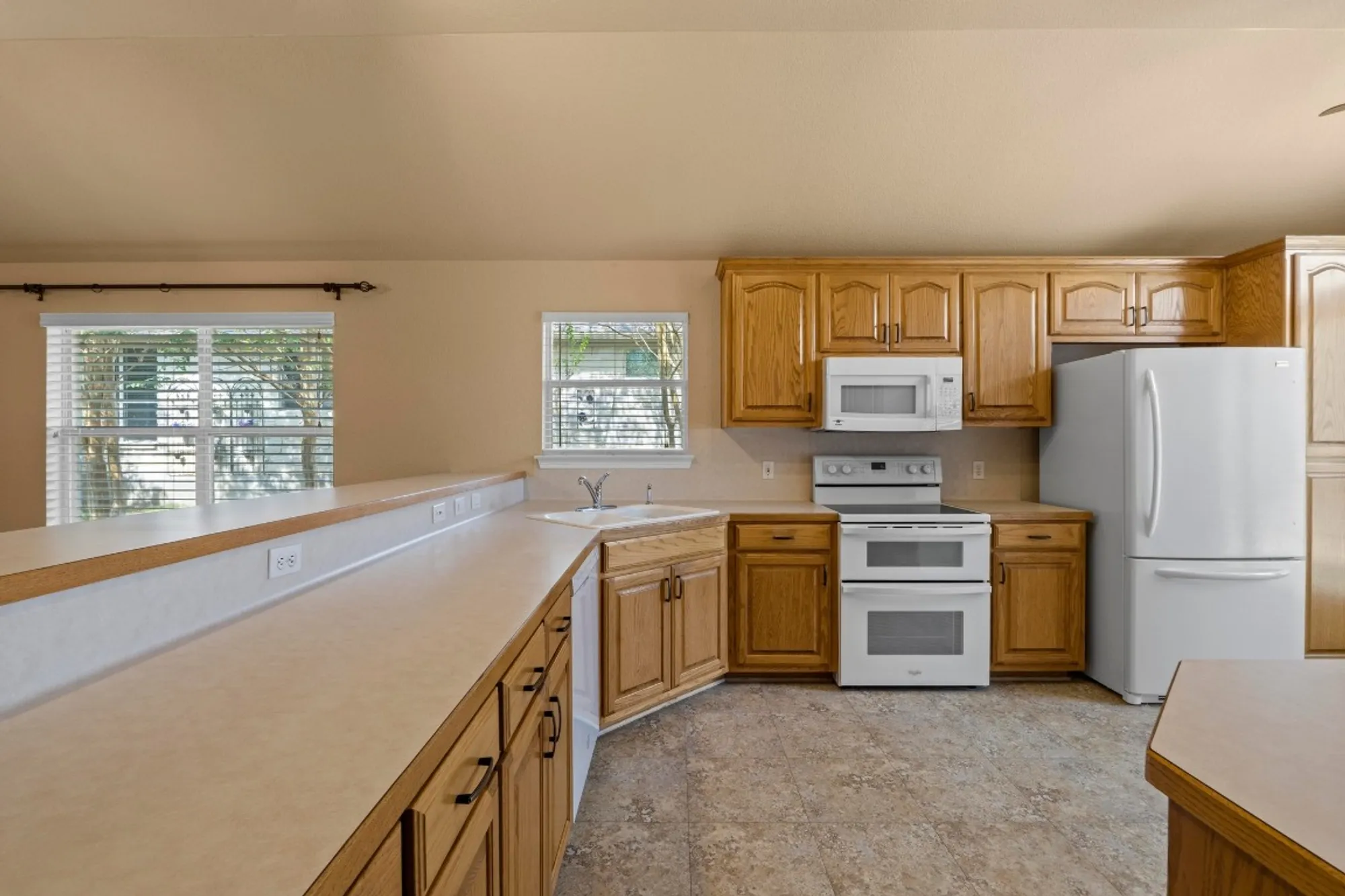 Property Slideshow image 14 of 33 | 125 sabine dr, Georgetown, TX, 78628