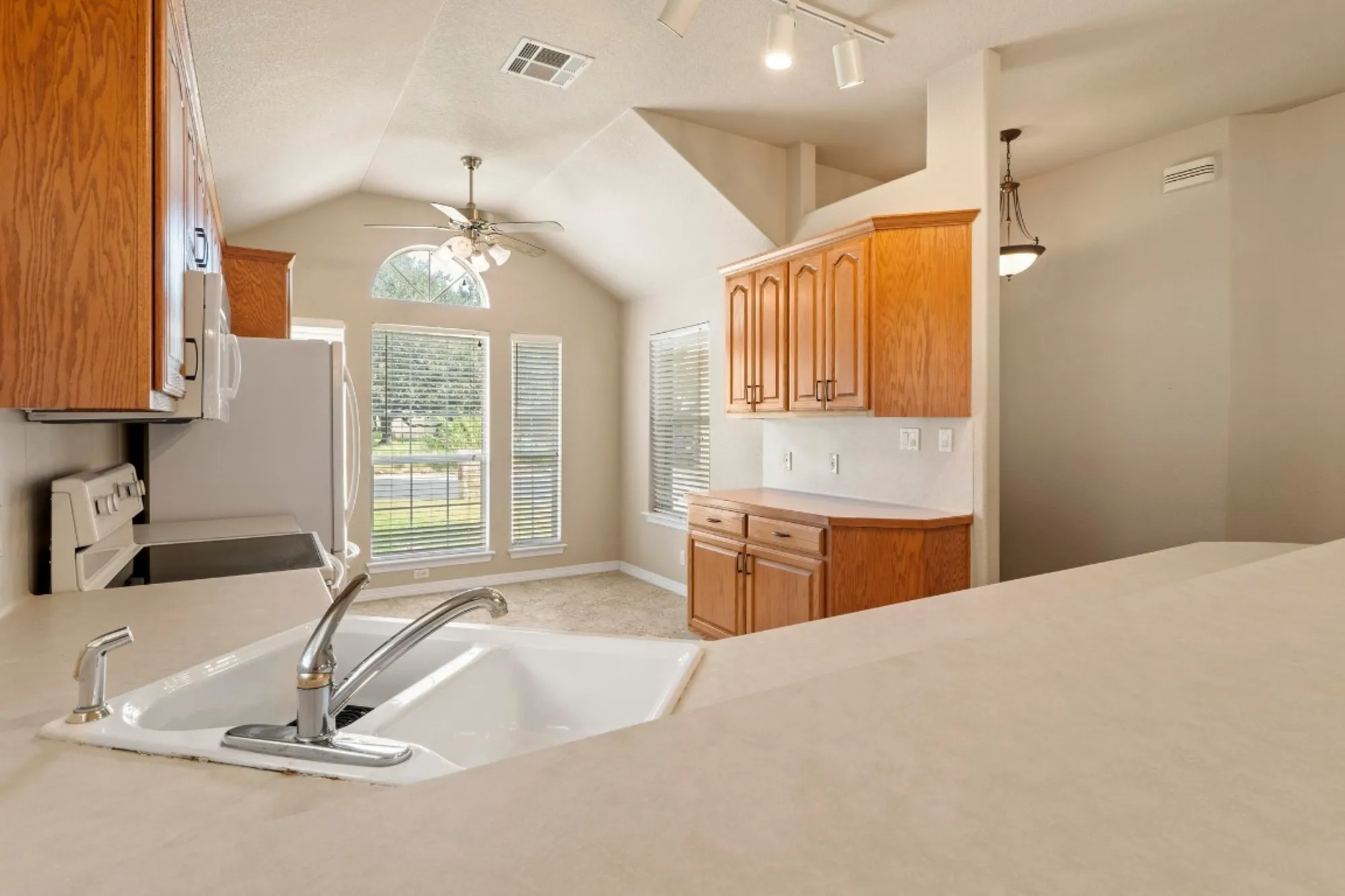 Property Slideshow image 17 of 33 | 125 sabine dr, Georgetown, TX, 78628