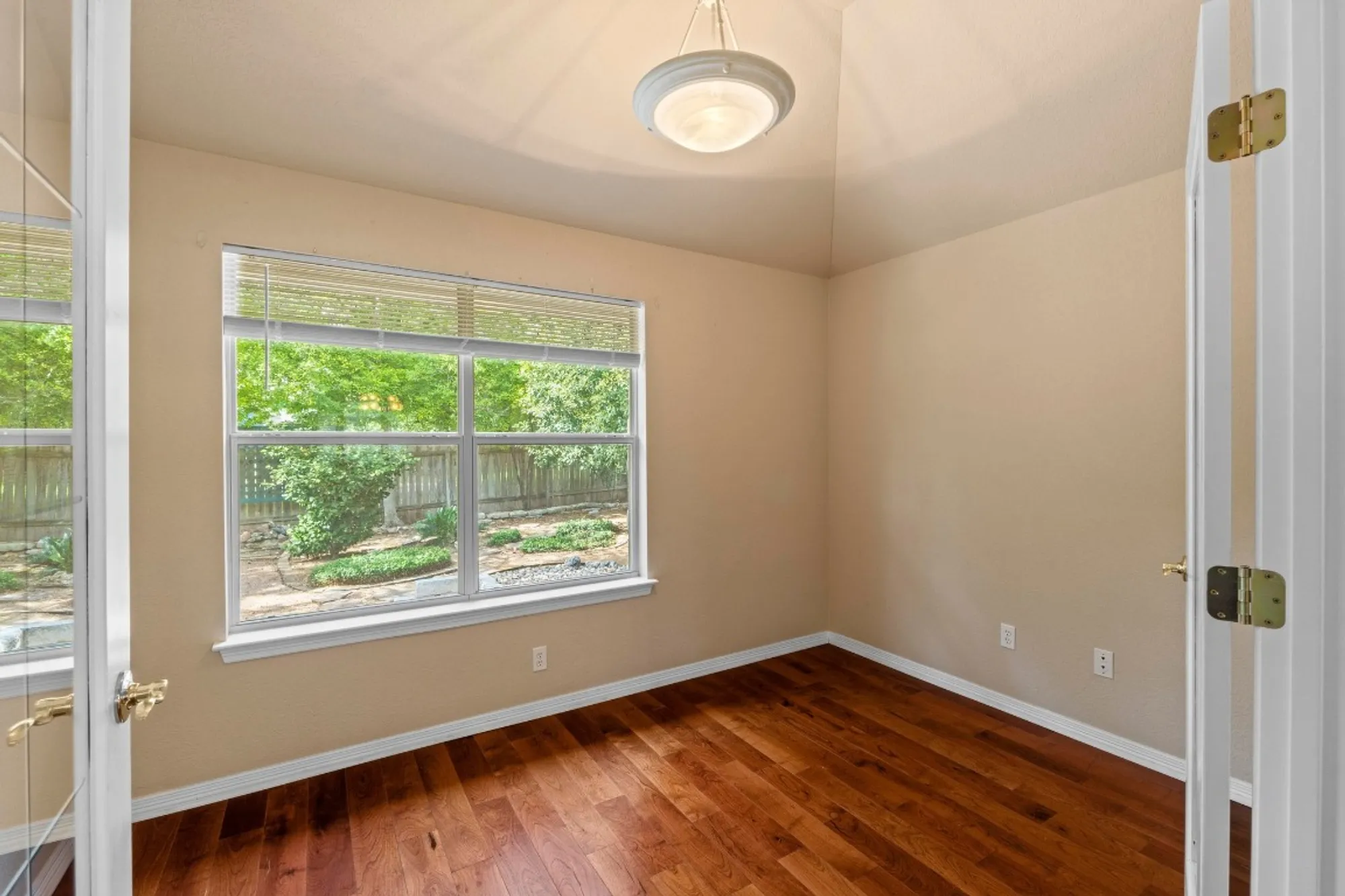 Property Slideshow image 18 of 33 | 125 sabine dr, Georgetown, TX, 78628