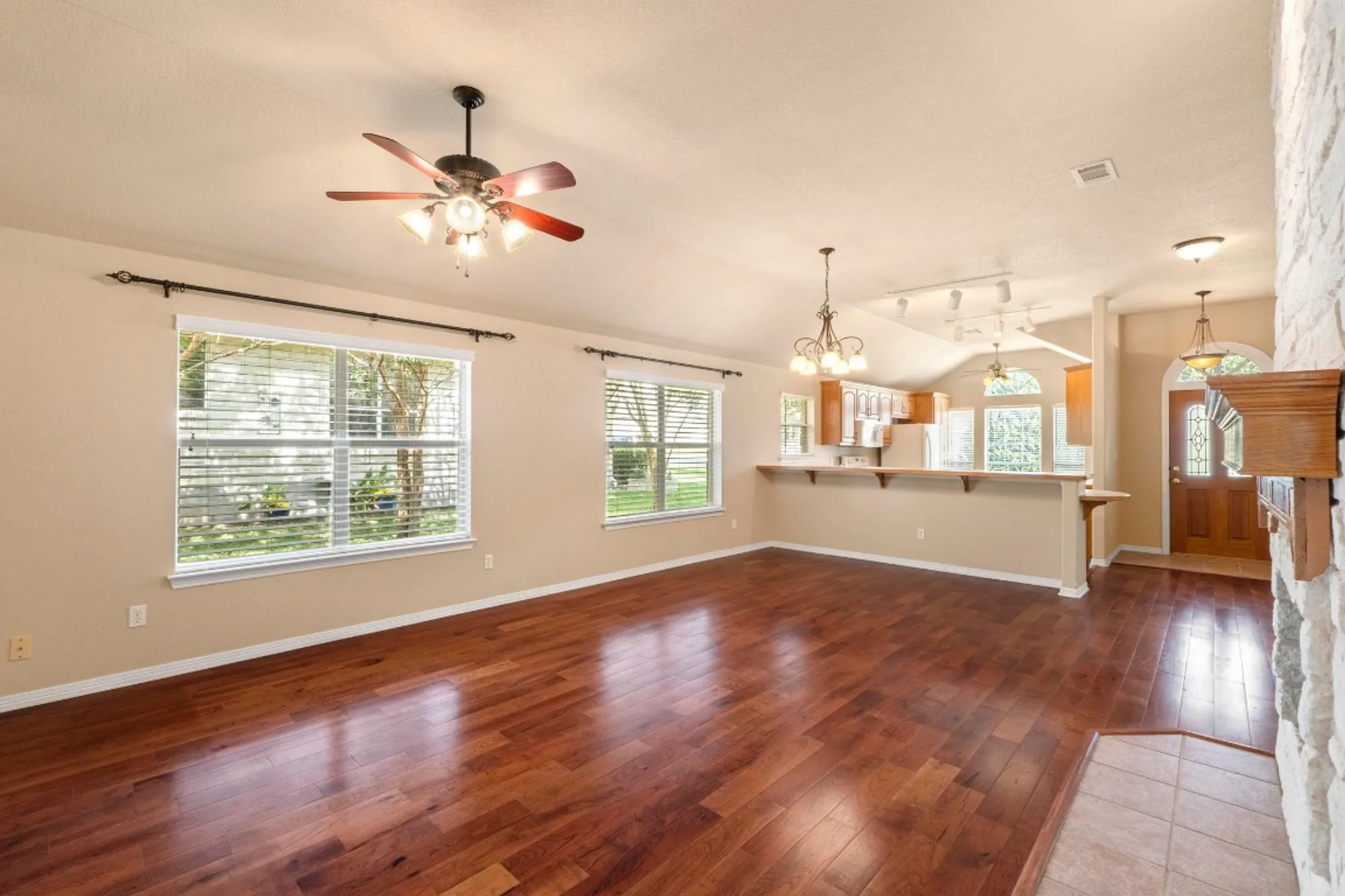 Property Slideshow image 10 of 33 | 125 sabine dr, Georgetown, TX, 78628