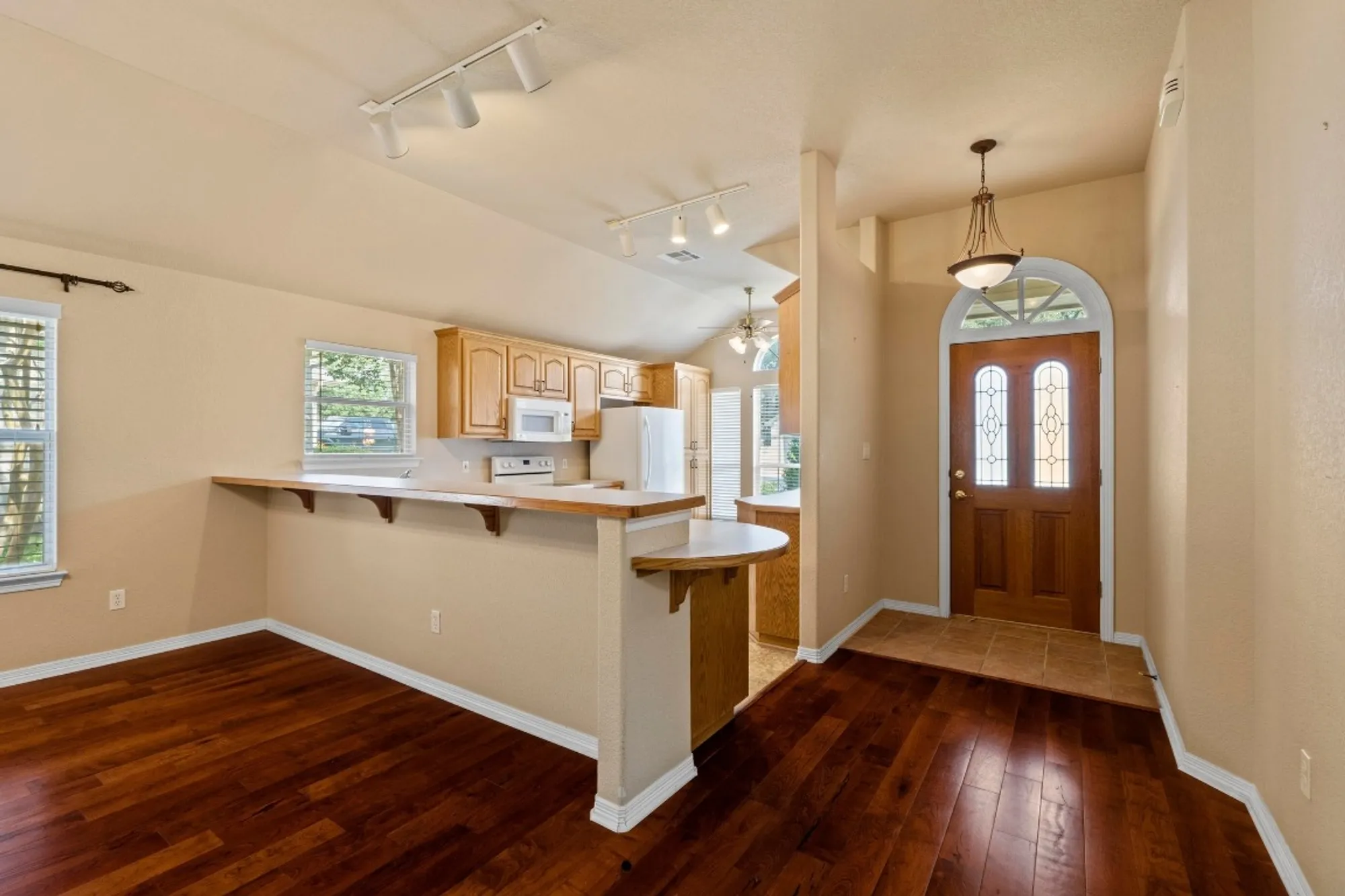 Property Slideshow image 12 of 33 | 125 sabine dr, Georgetown, TX, 78628