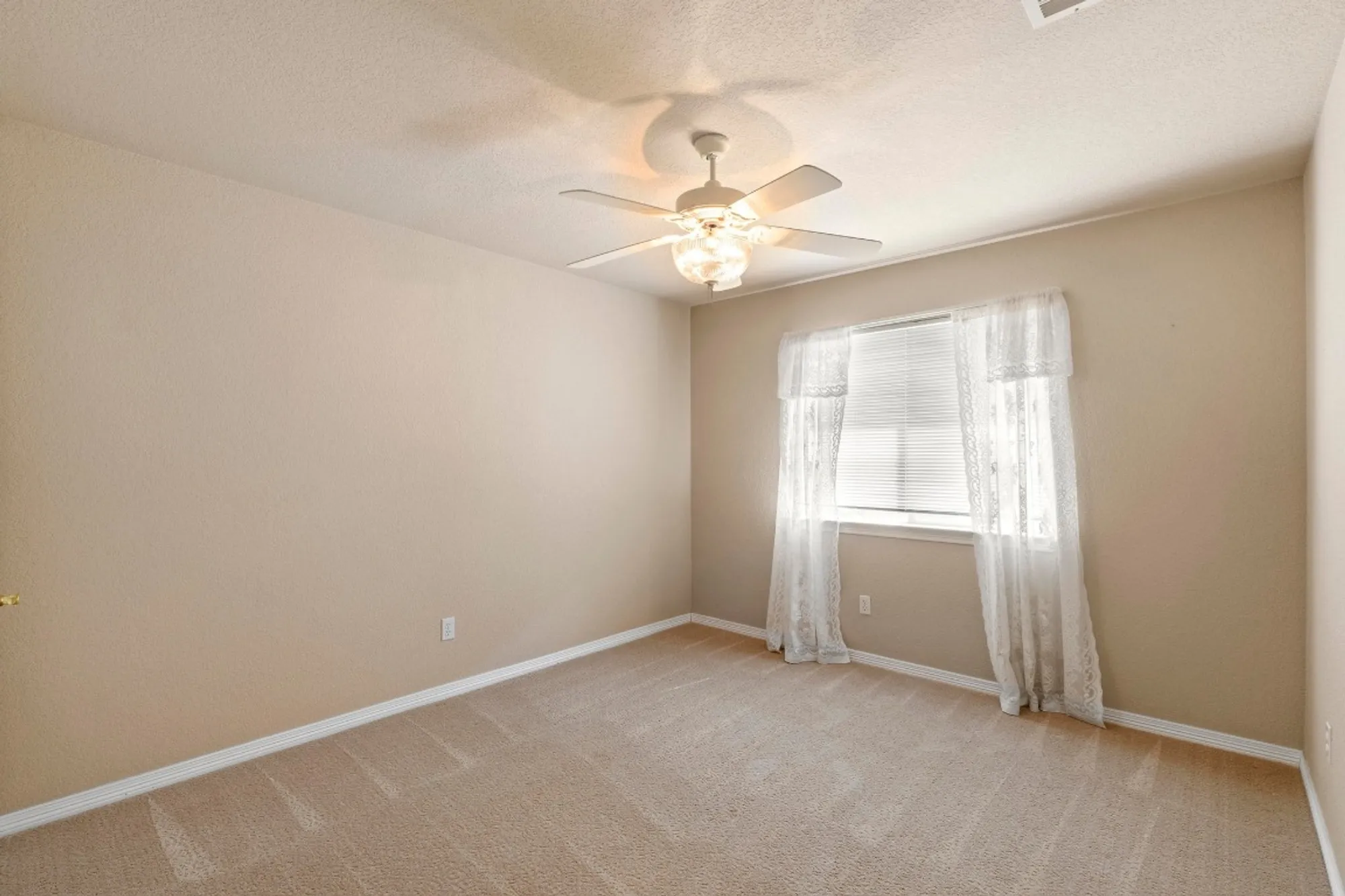 Property Slideshow image 24 of 33 | 125 sabine dr, Georgetown, TX, 78628