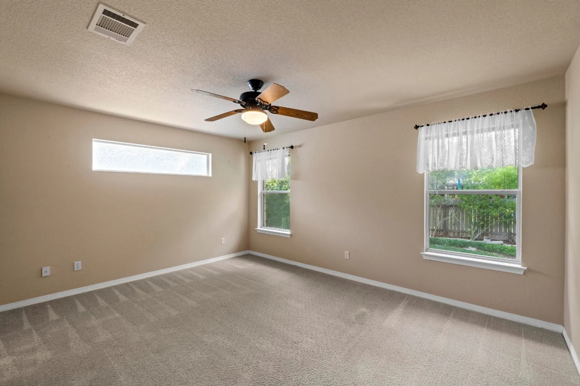 Property Slideshow image 20 of 33 | 125 sabine dr, Georgetown, TX, 78628