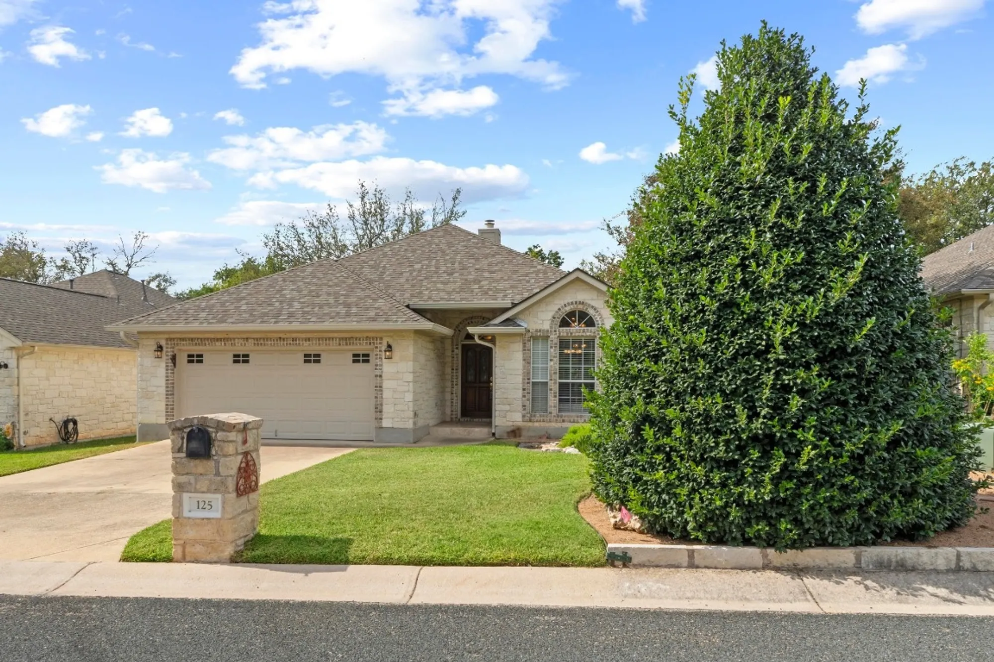 Property Slideshow image 3 of 33 | 125 sabine dr, Georgetown, TX, 78628