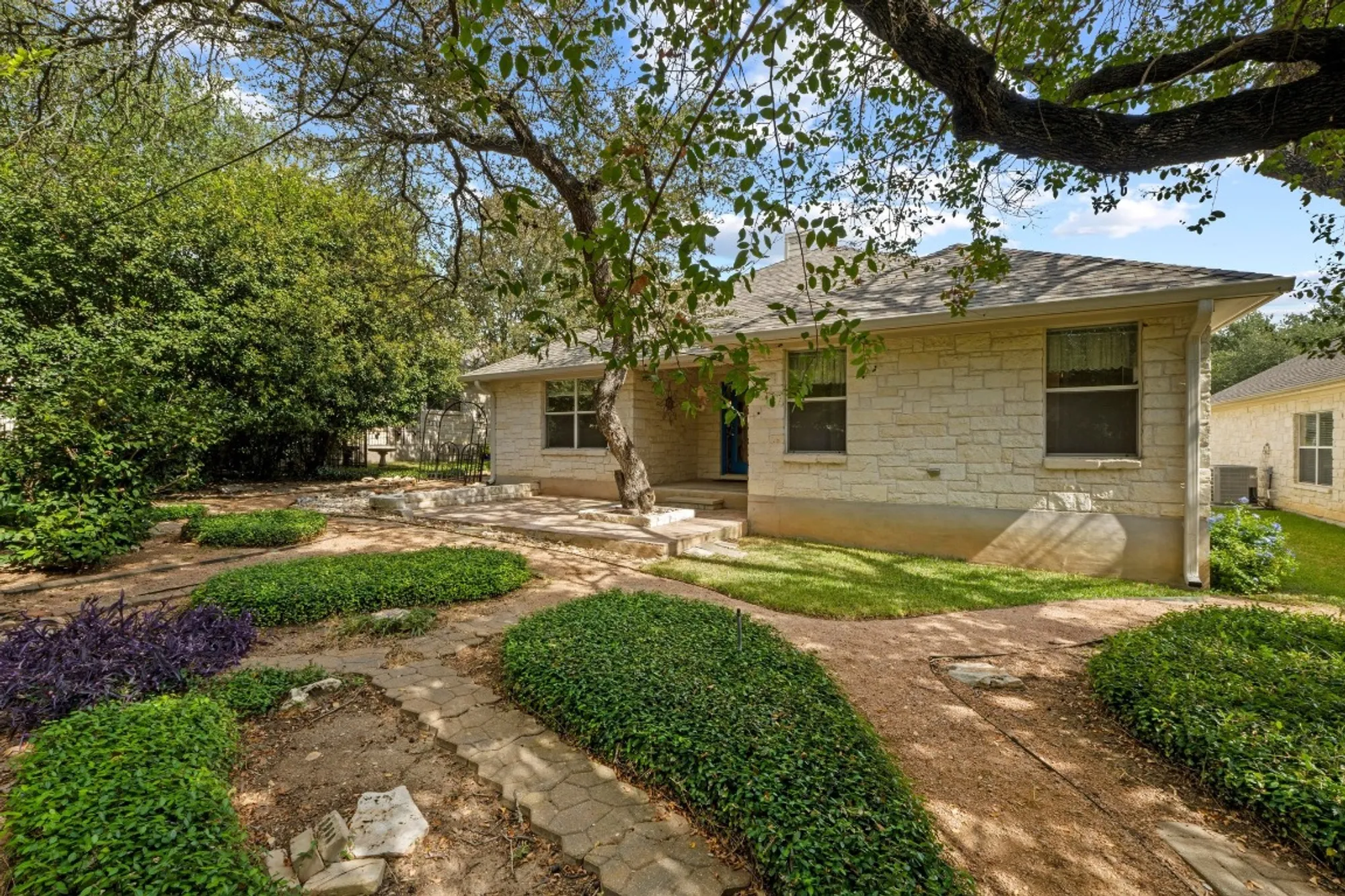 Property Slideshow image 32 of 33 | 125 sabine dr, Georgetown, TX, 78628