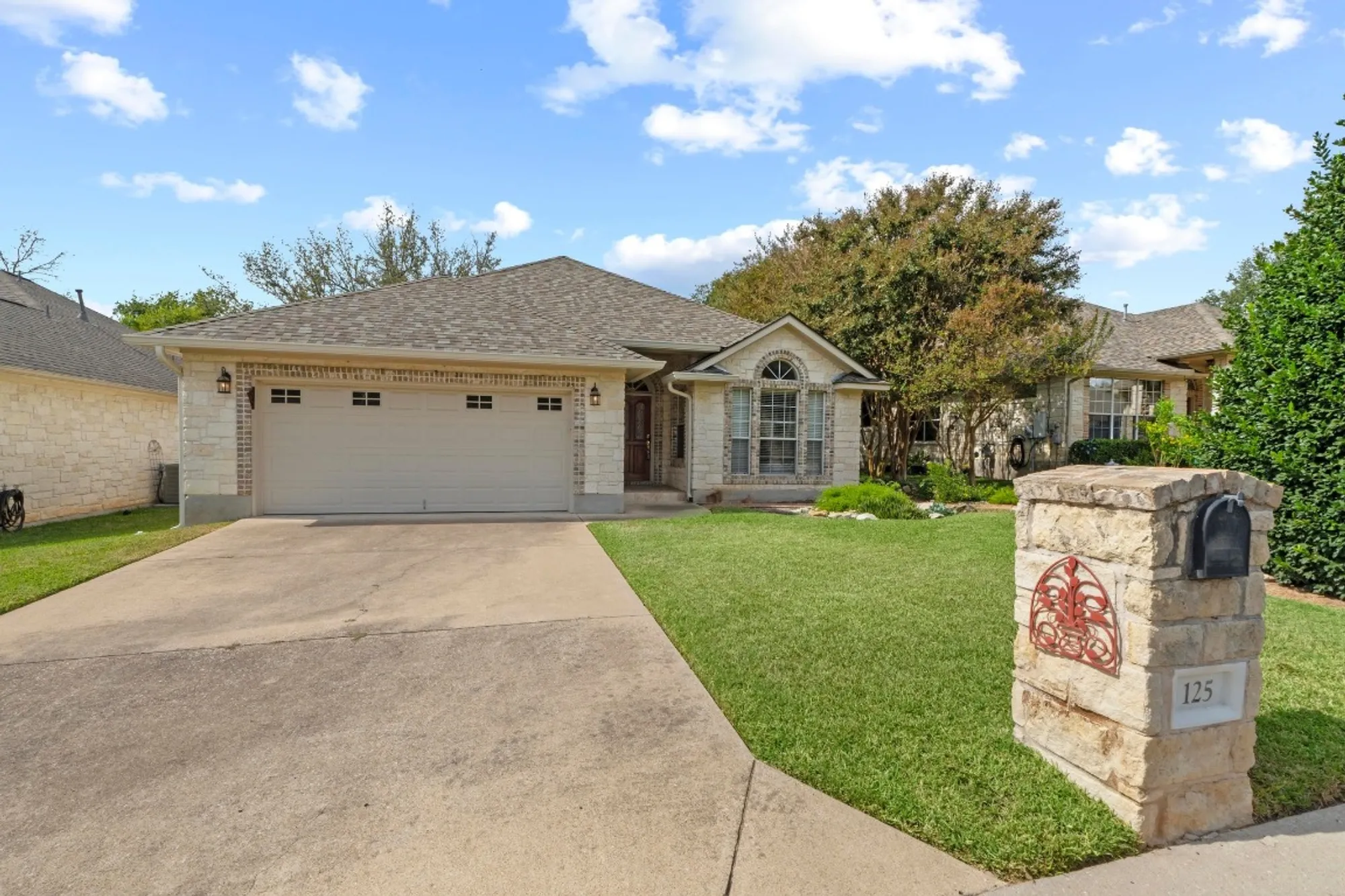 Property Slideshow image 4 of 33 | 125 sabine dr, Georgetown, TX, 78628