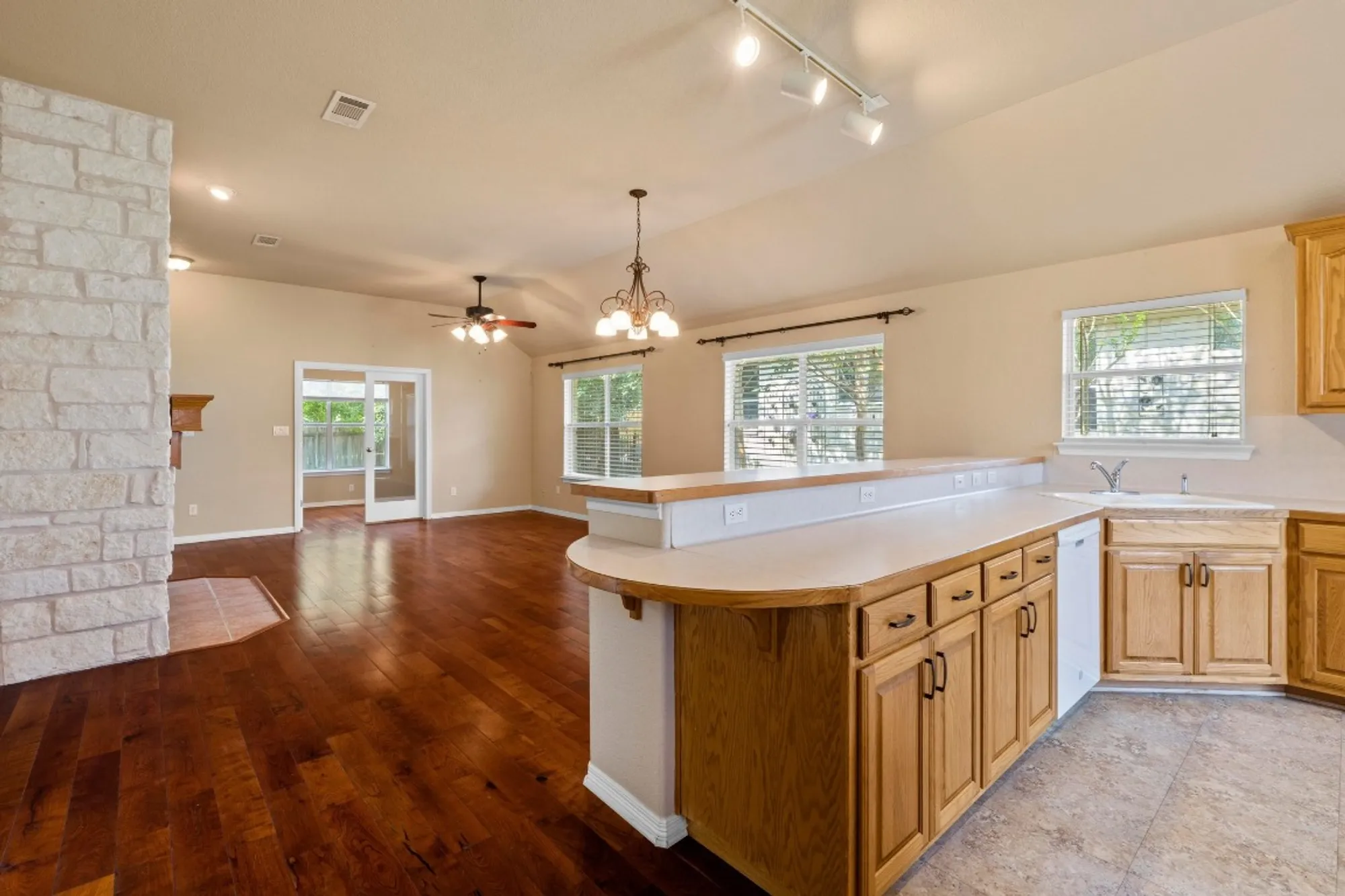 Property Slideshow image 6 of 33 | 125 sabine dr, Georgetown, TX, 78628