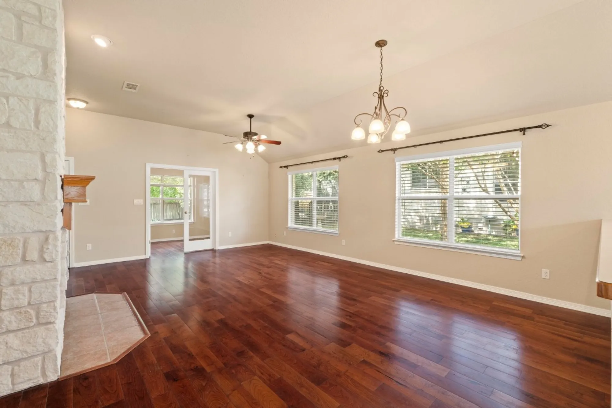 Property Slideshow image 7 of 33 | 125 sabine dr, Georgetown, TX, 78628