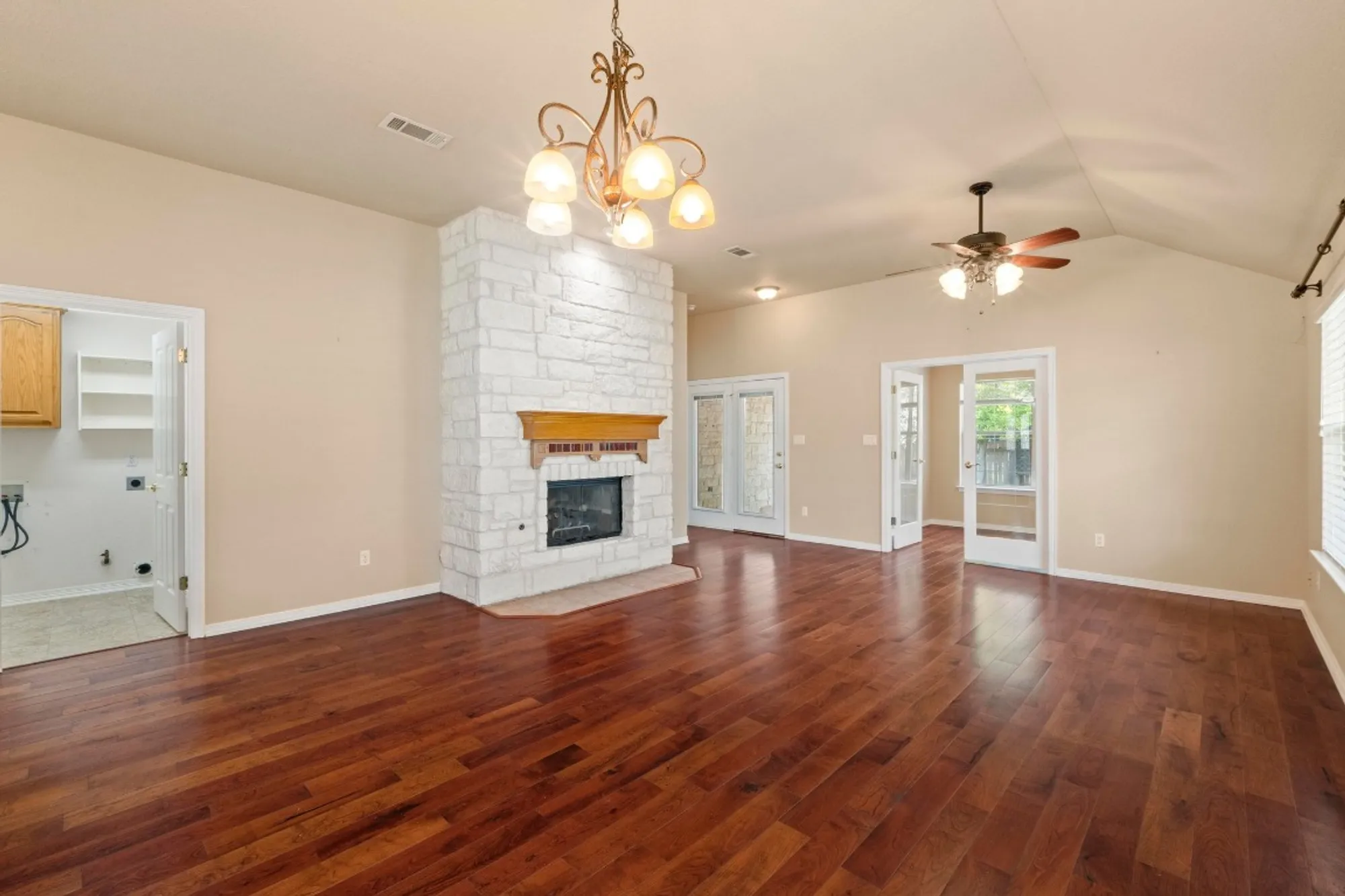 Property Slideshow image 8 of 33 | 125 sabine dr, Georgetown, TX, 78628