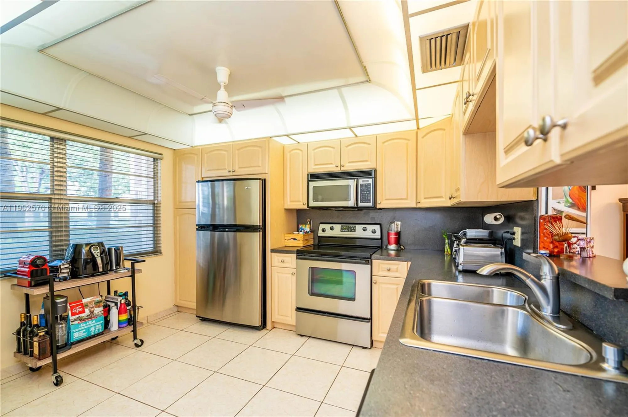 Property Slideshow image 2 of 48 | 2101 lucaya bnd apt c1, Coconut Creek, FL, 33066