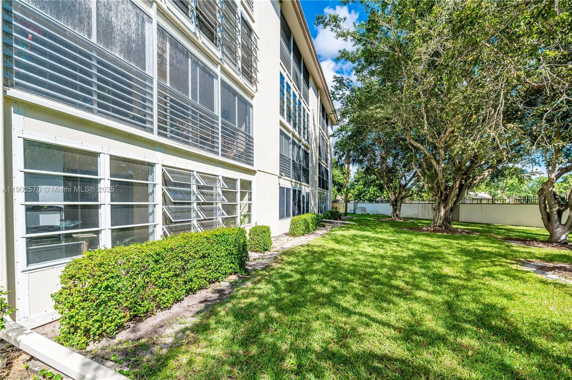 Property Slideshow image 33 of 48 | 2101 lucaya bnd apt c1, Coconut Creek, FL, 33066