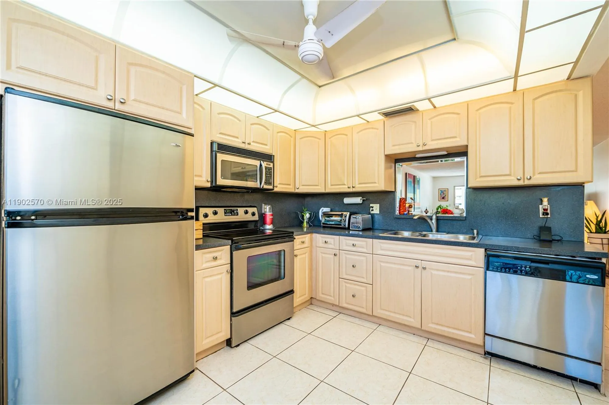 Property Slideshow image 5 of 48 | 2101 lucaya bnd apt c1, Coconut Creek, FL, 33066