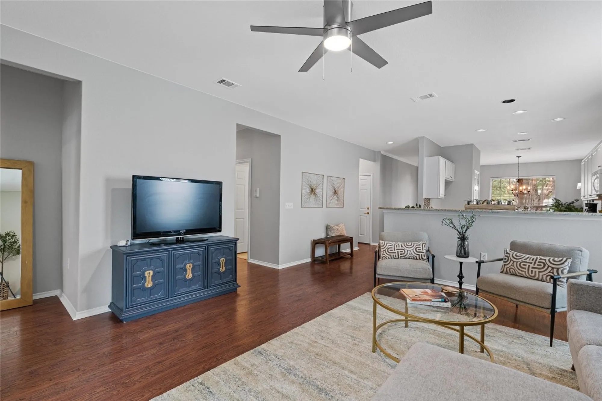 Property Slideshow image 11 of 30 | 225 crockett loop, Georgetown, TX, 78633
