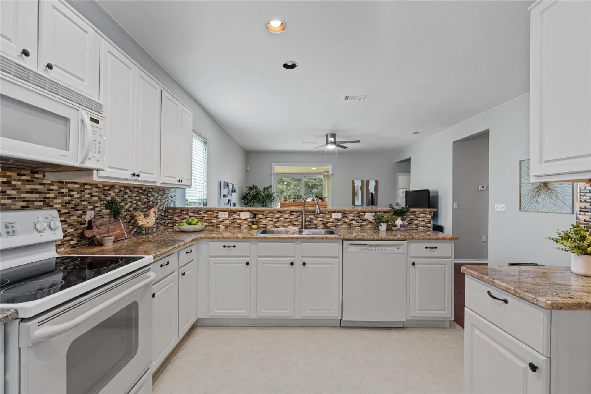 Property Slideshow image 12 of 30 | 225 crockett loop, Georgetown, TX, 78633