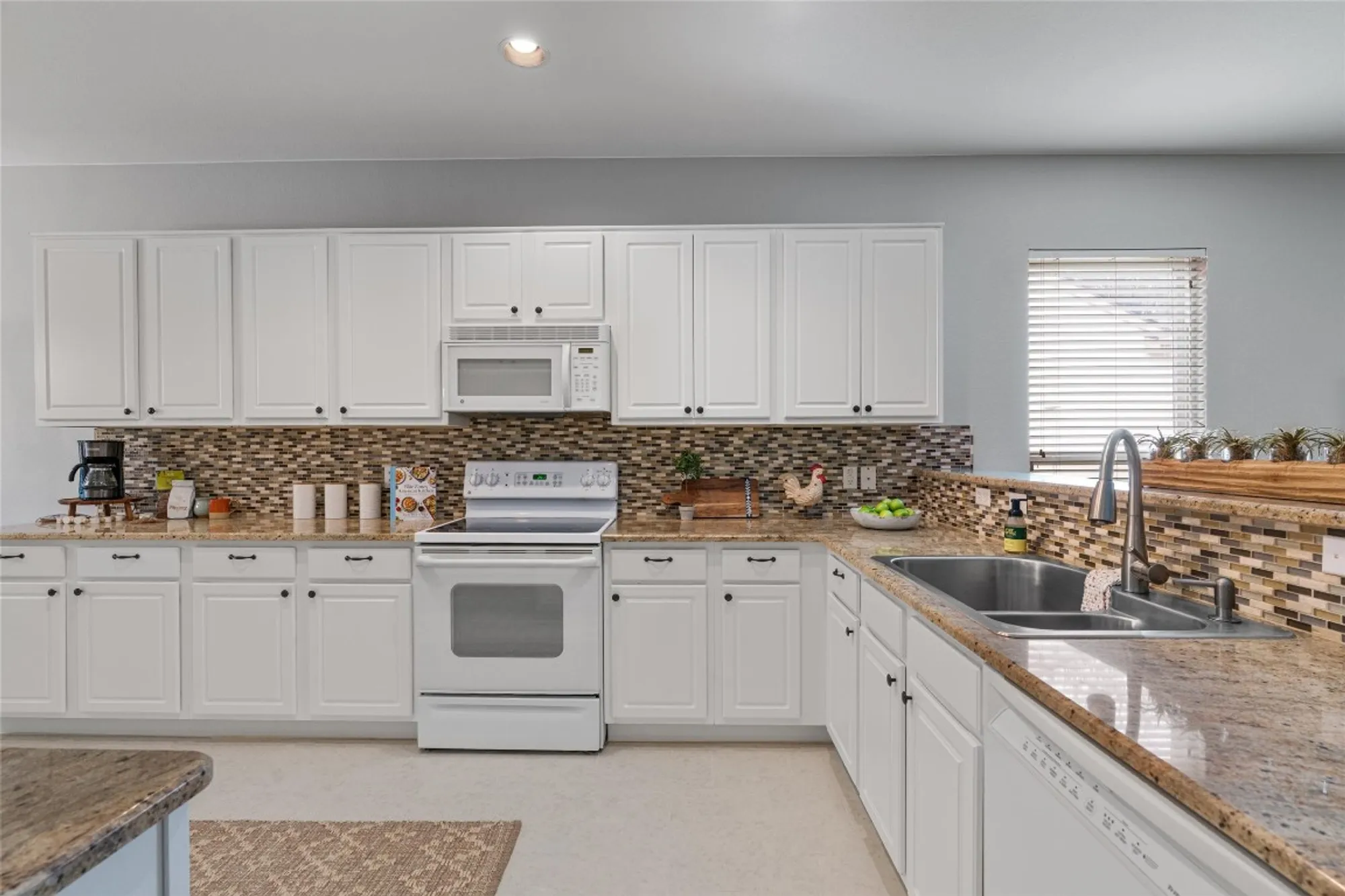 Property Slideshow image 3 of 30 | 225 crockett loop, Georgetown, TX, 78633