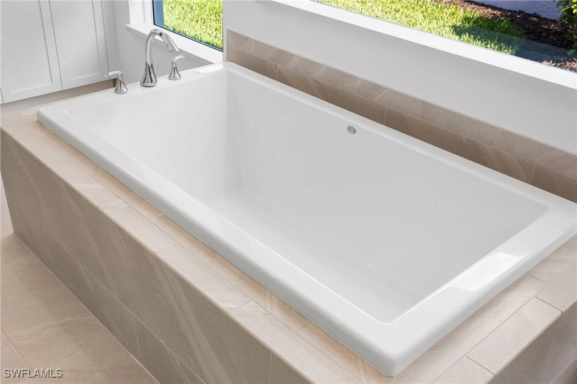 Property Slideshow image 22 of 50 | 11813 drake ln, Naples, FL, 34120