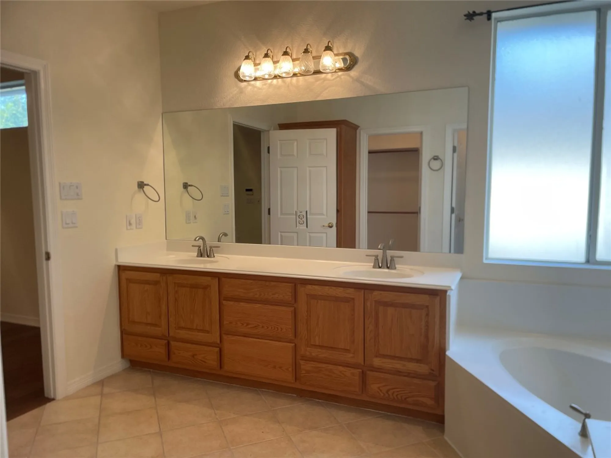 Property Slideshow image 16 of 21 | 120 brazos dr, Georgetown, TX, 78628