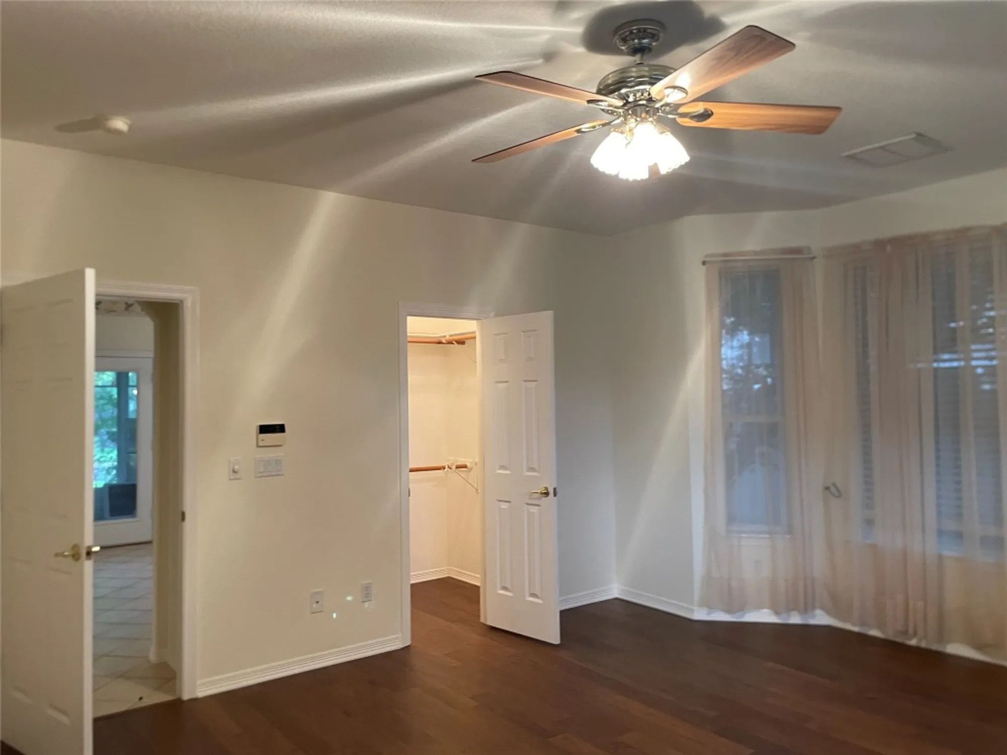 Property Slideshow image 6 of 21 | 120 brazos dr, Georgetown, TX, 78628