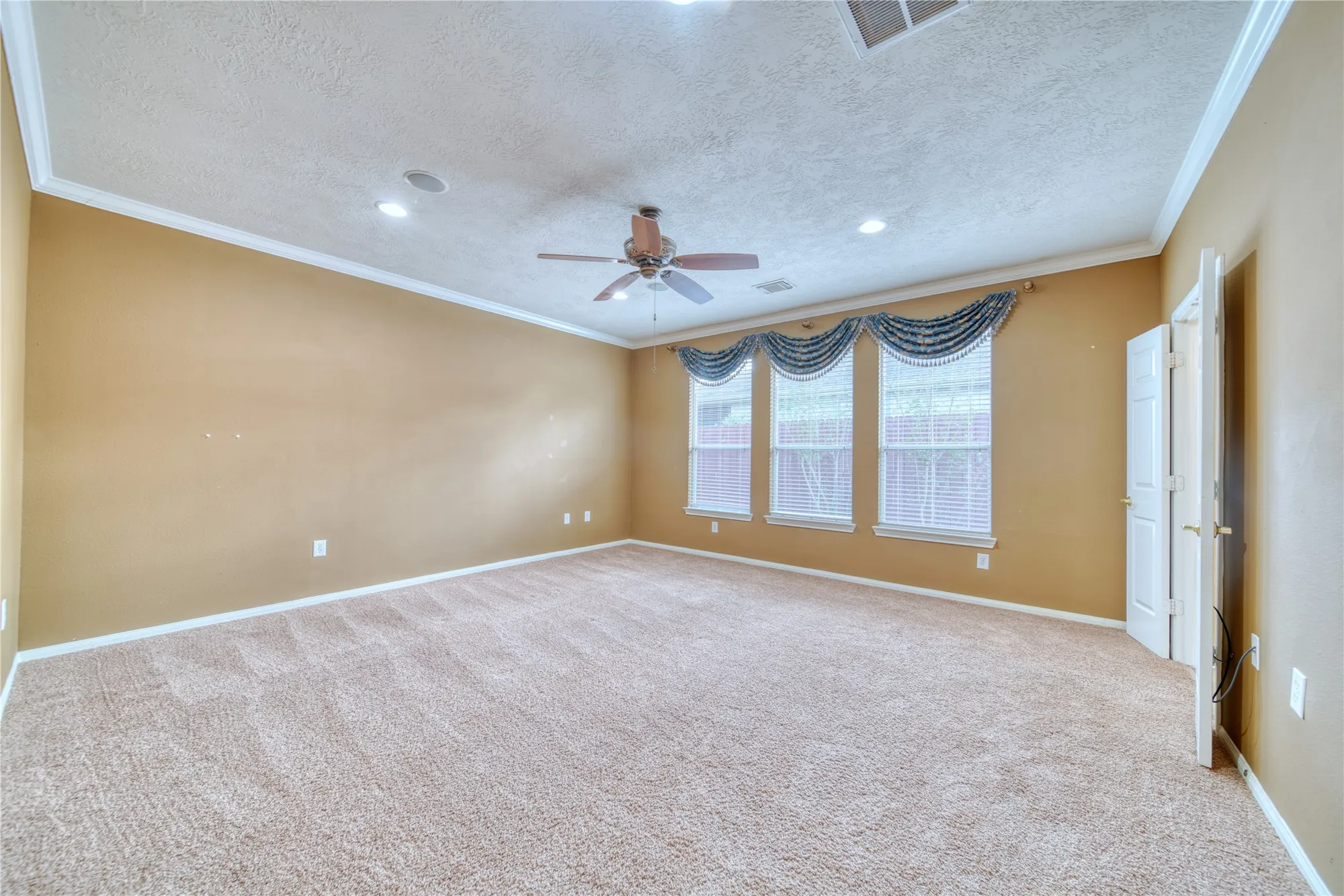 Property Slideshow image 12 of 50 | 1308 palermo dr, Pearland, TX, 77581