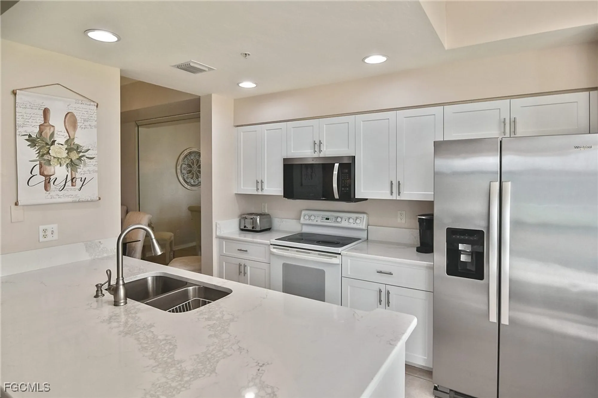Property Slideshow image 11 of 40 | 8076 queen palm ln apt 436, Fort Myers, FL, 33966