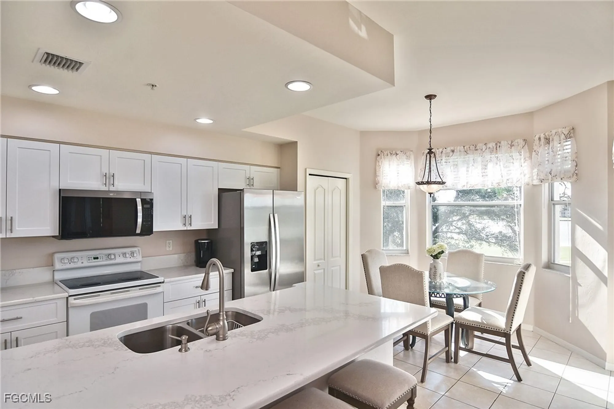 Property Slideshow image 7 of 40 | 8076 queen palm ln apt 436, Fort Myers, FL, 33966