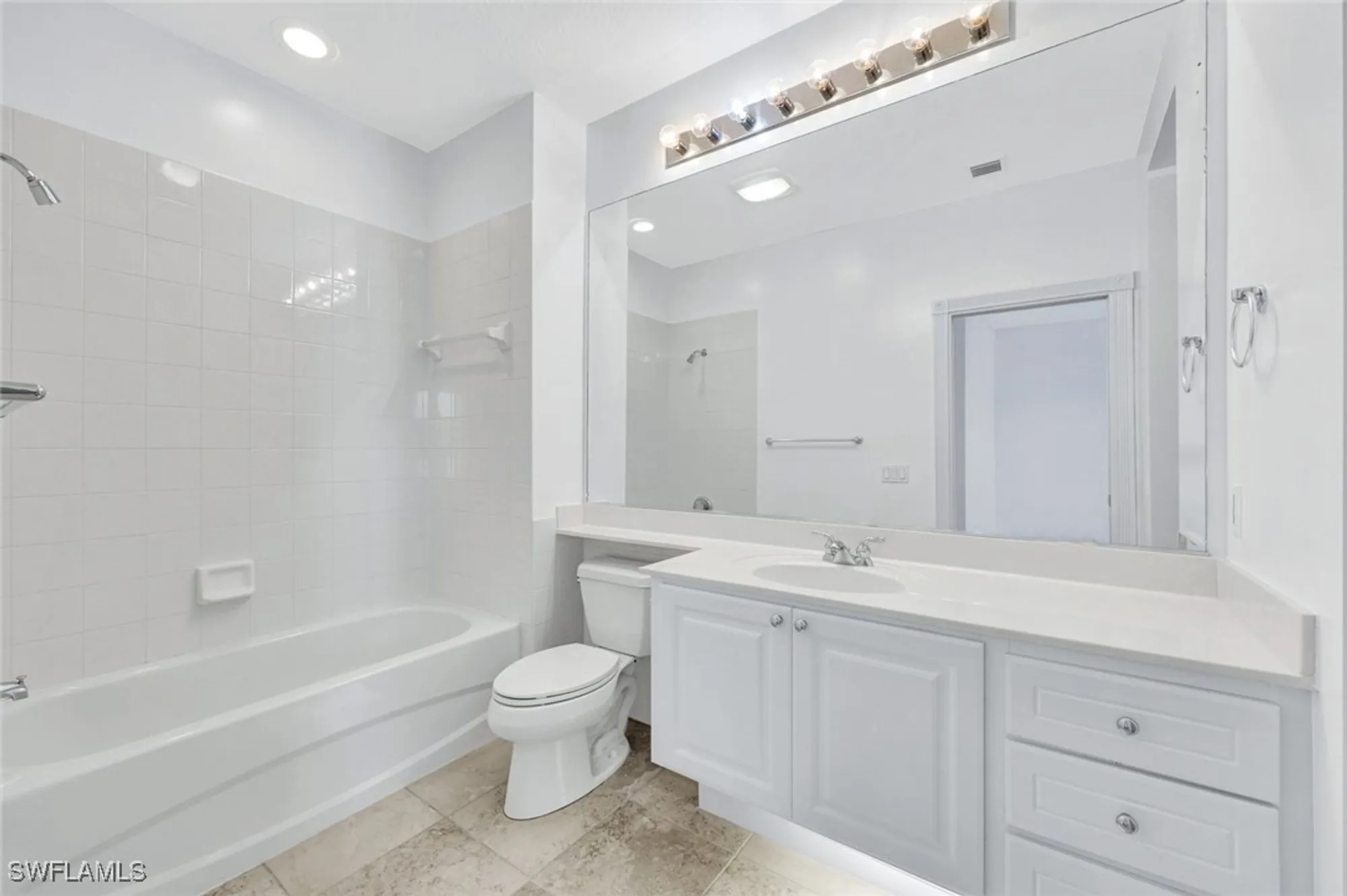 Property Slideshow image 27 of 43 | 15395 laughing gull ln, Bonita Springs, FL, 34135