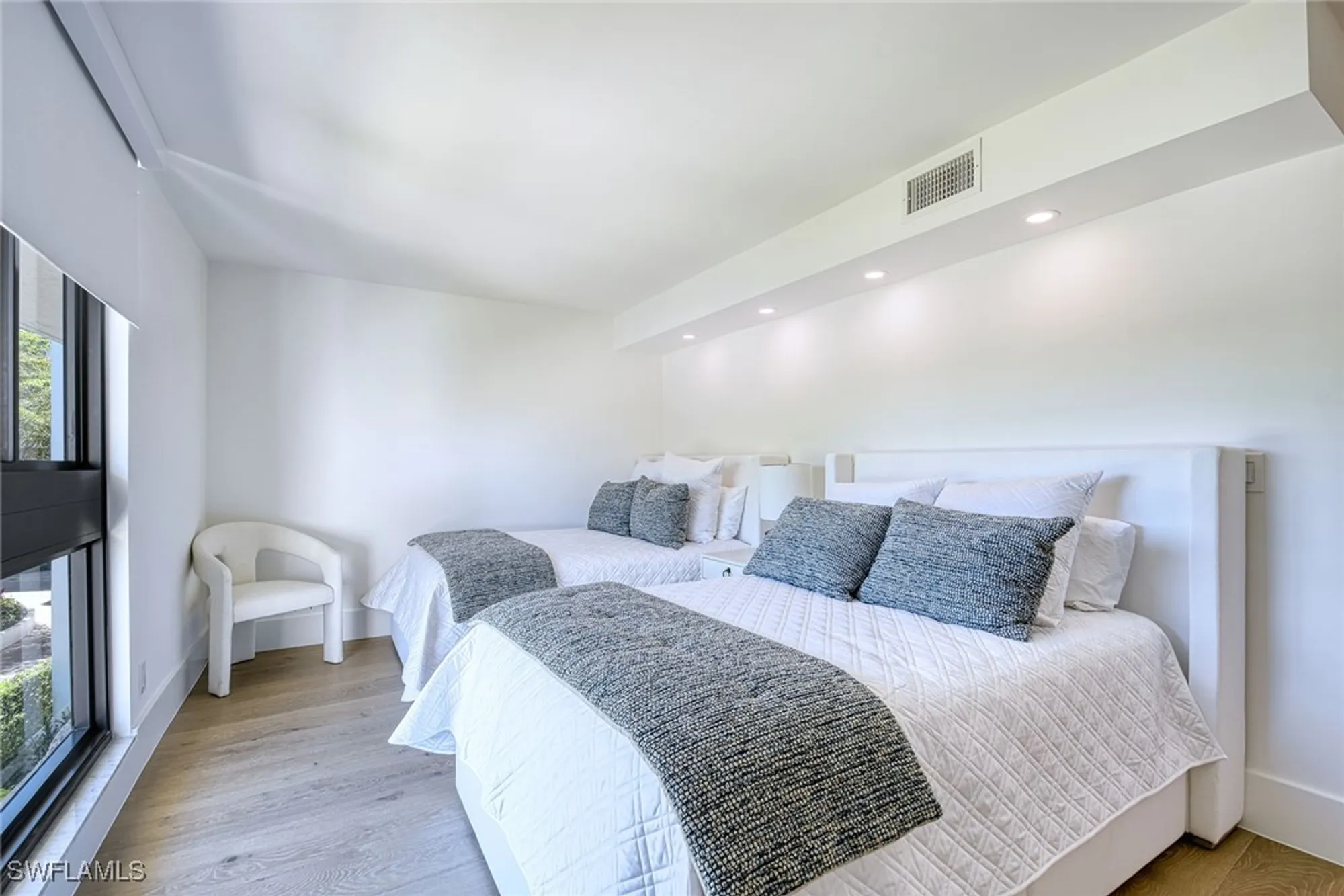 Property Slideshow image 15 of 36 | 2389 gulf shore blvd n # 302, Naples, FL, 34103